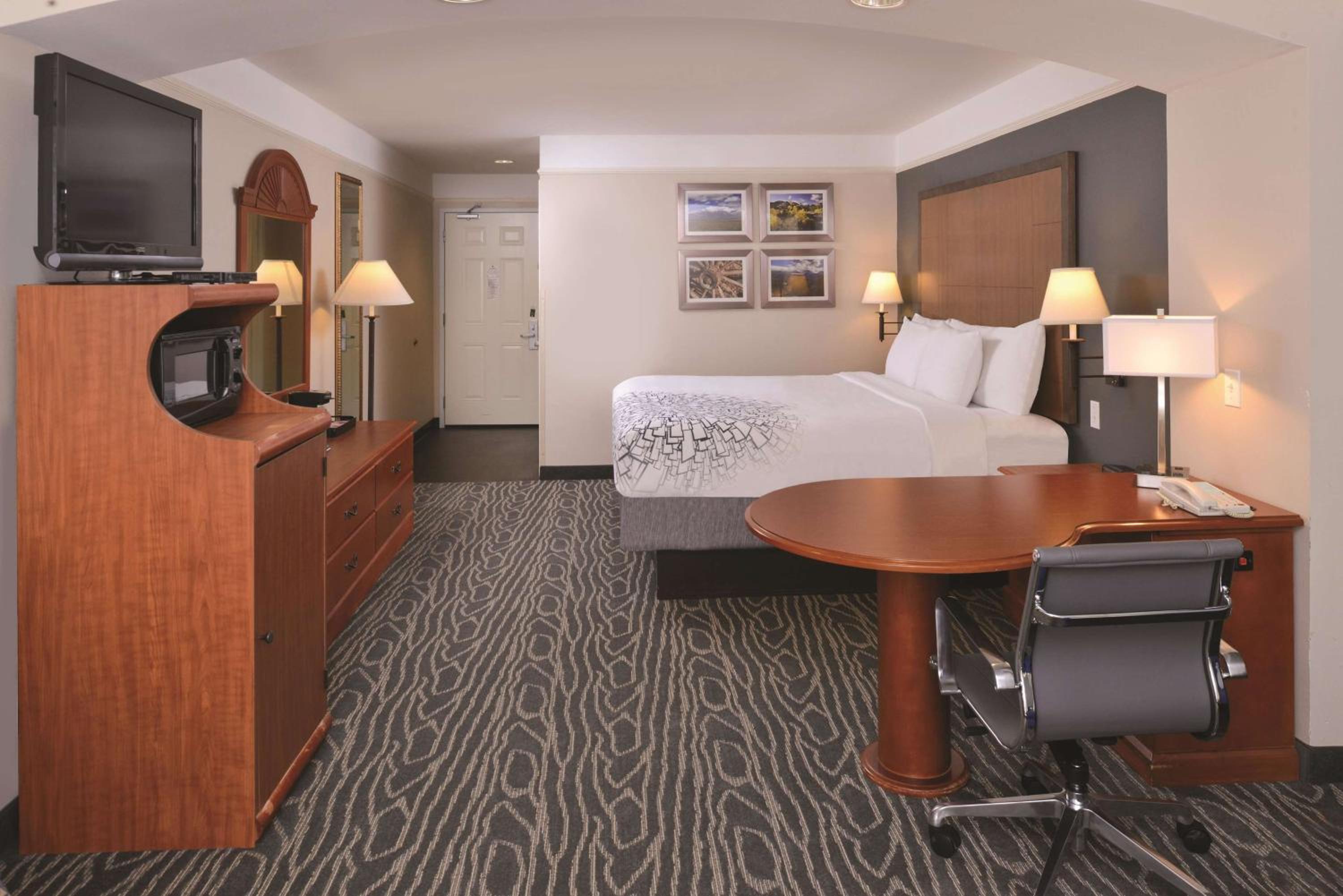 Executive King Room - Photo 5