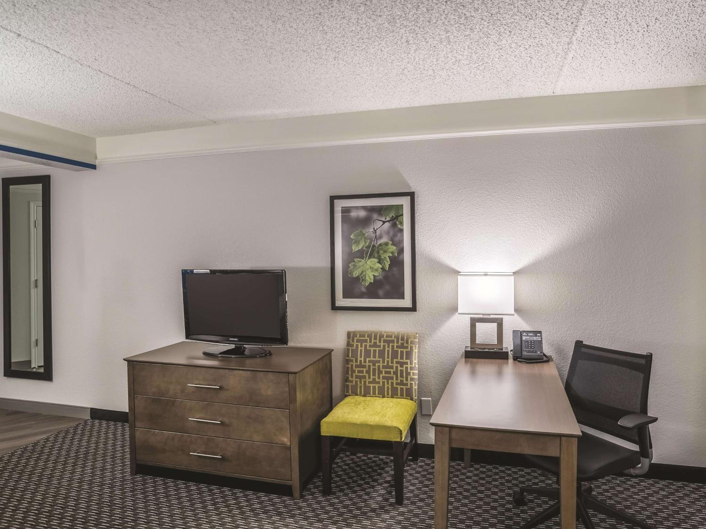 Executive King Room - Photo 3