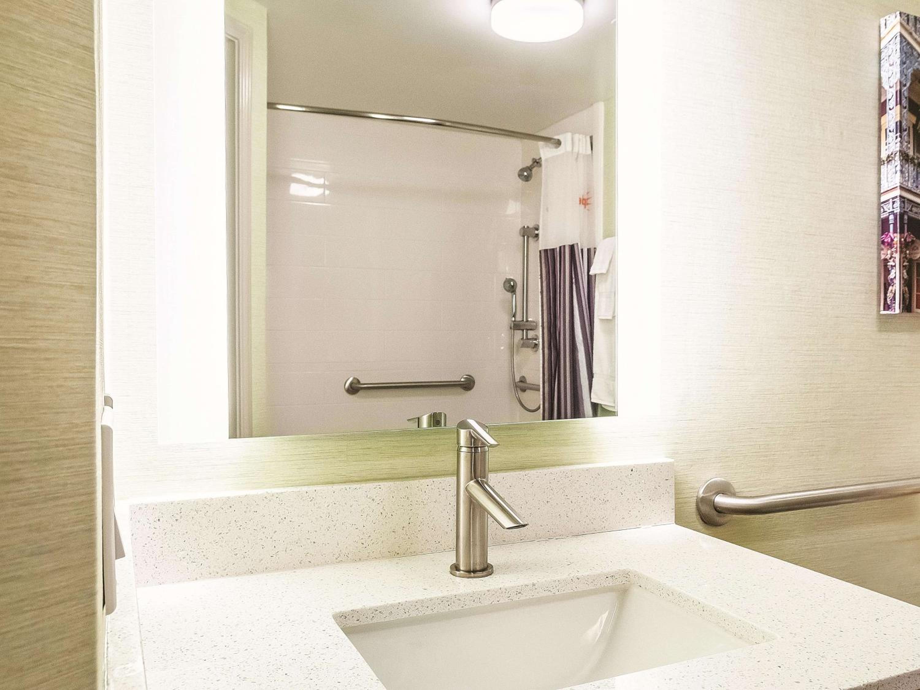 Disability Access- King Room - Photo 3