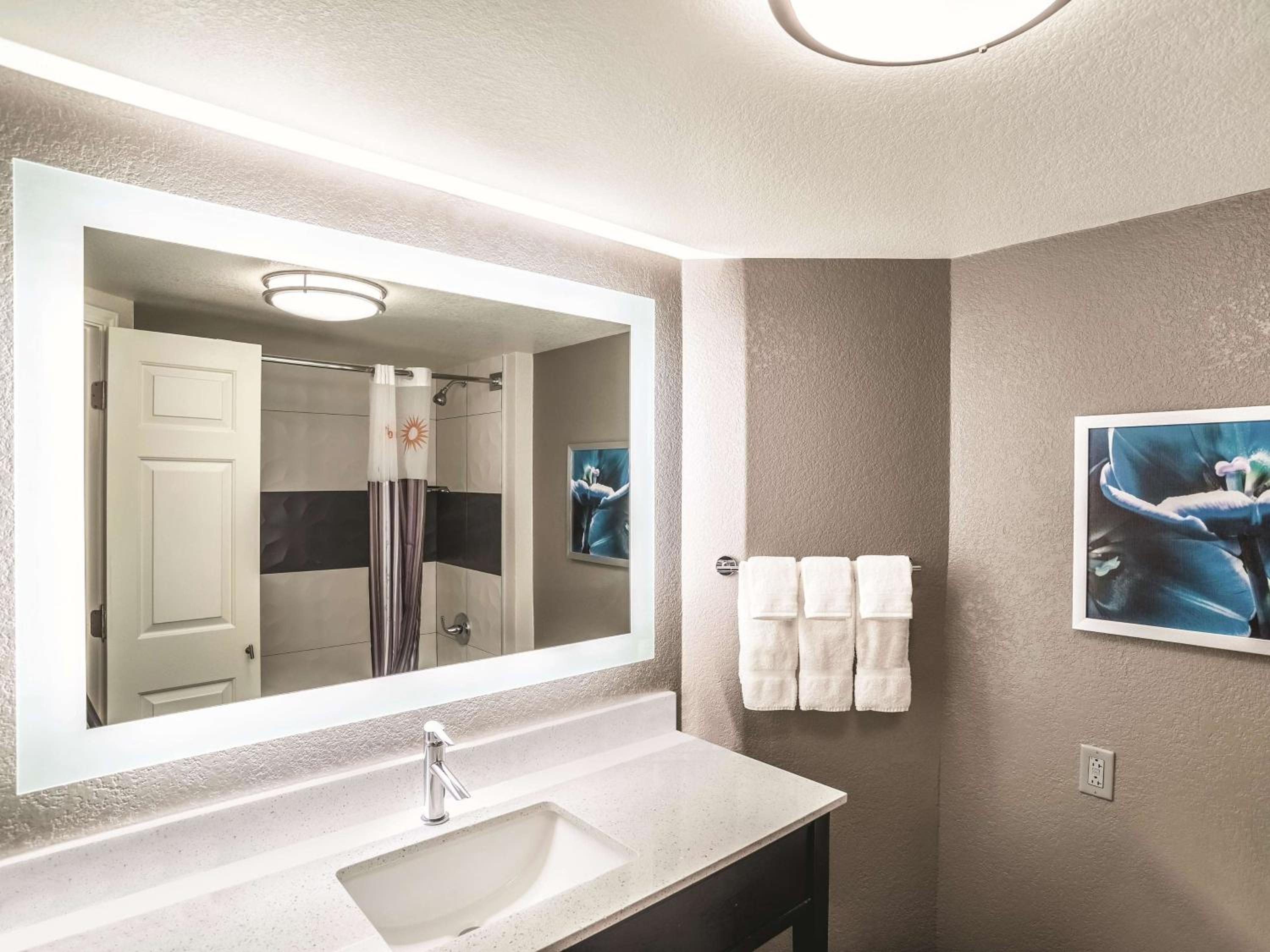 Deluxe Double Room with Two Double Beds - Photo 4