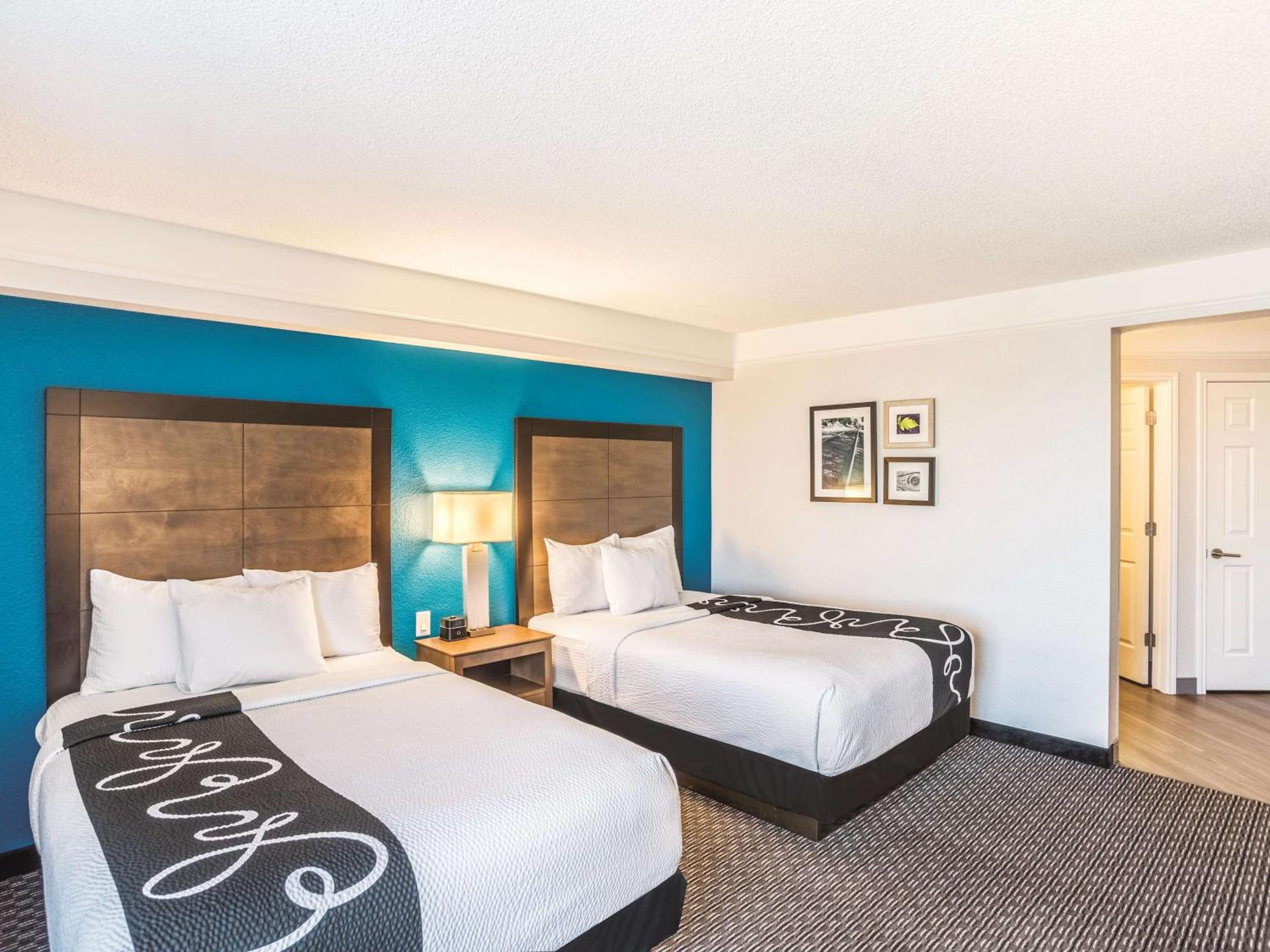 Deluxe Double Room with Two Double Beds - Photo 1