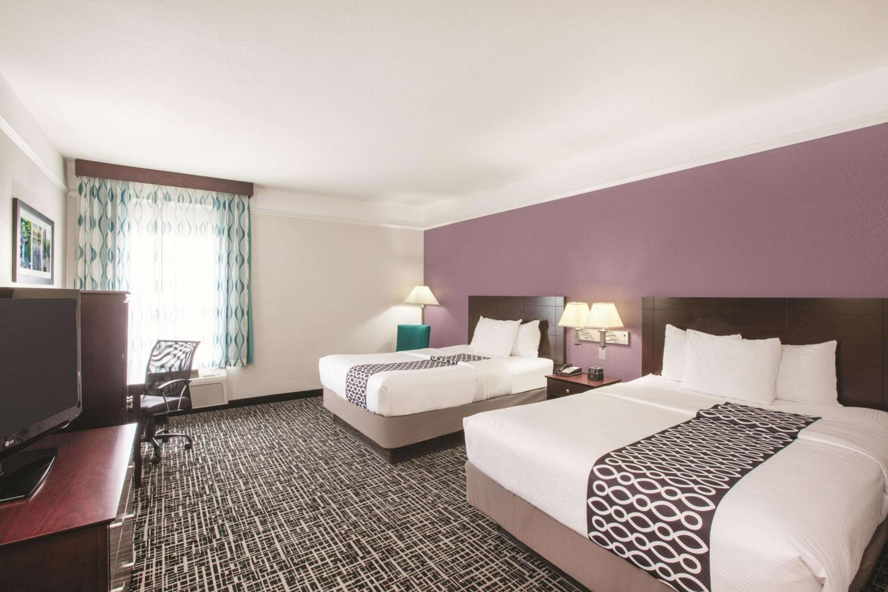 Queen Room with Two Queen Beds and Bath Tub - Mobility/Hearing Accessible - Non-Smoking - Photo 1