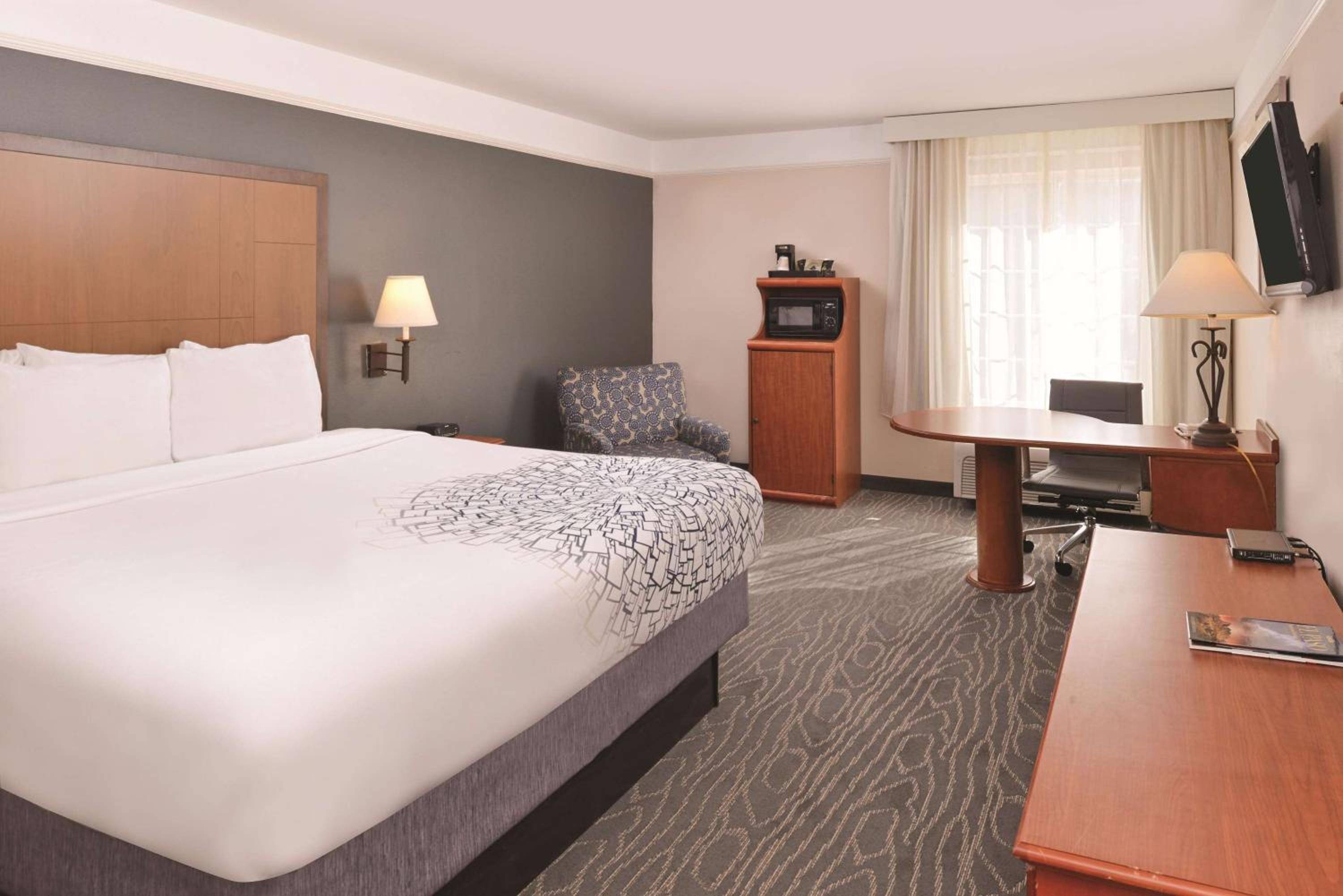 Standard King Room - Photo 1