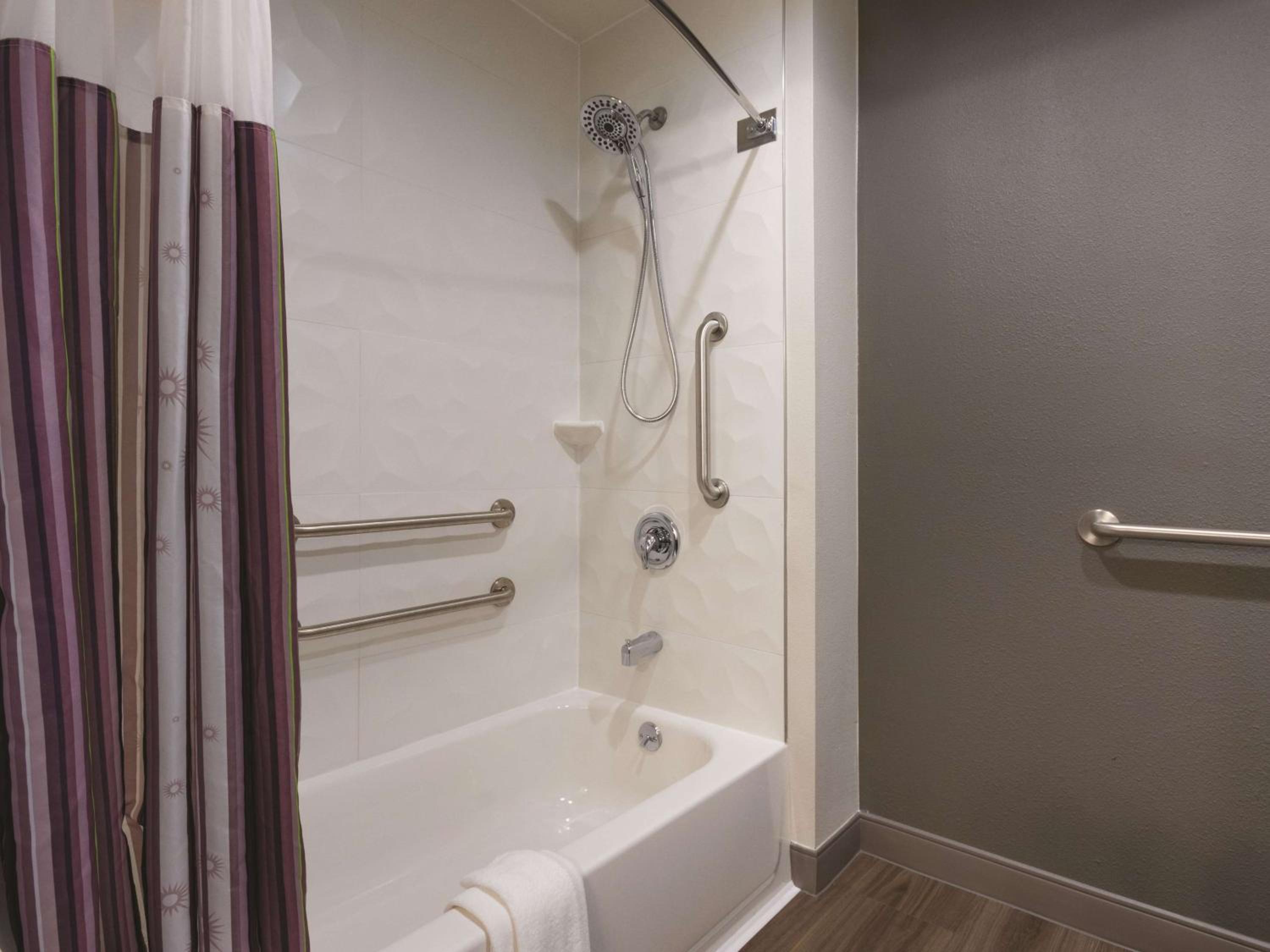 Double Room with Mobility/Hearing Impaired Access - Non-Smoking - Photo 4