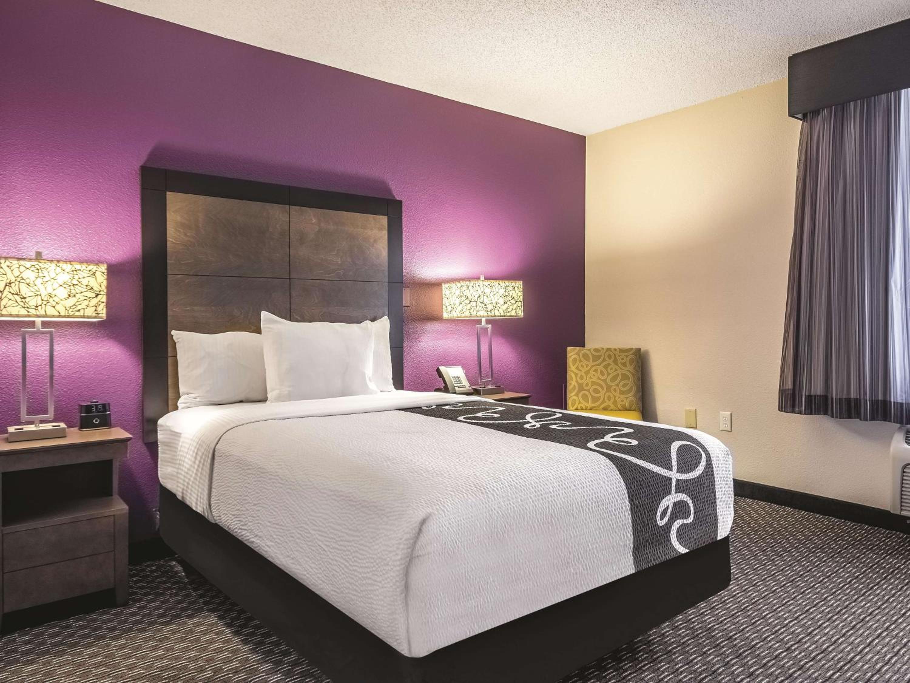Double Room with Mobility/Hearing Impaired Access - Non-Smoking - Photo 7