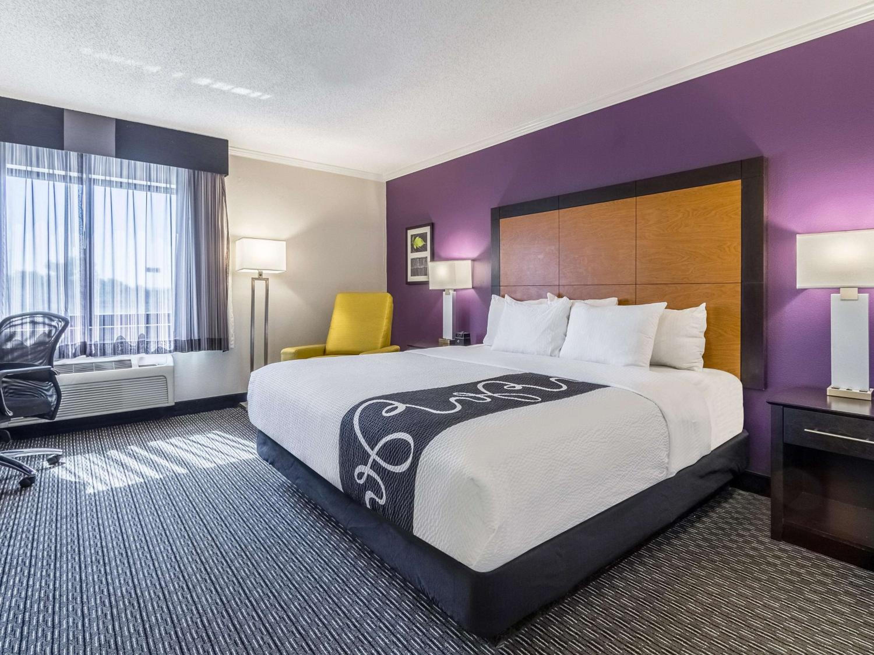 Deluxe King Room - Photo 3