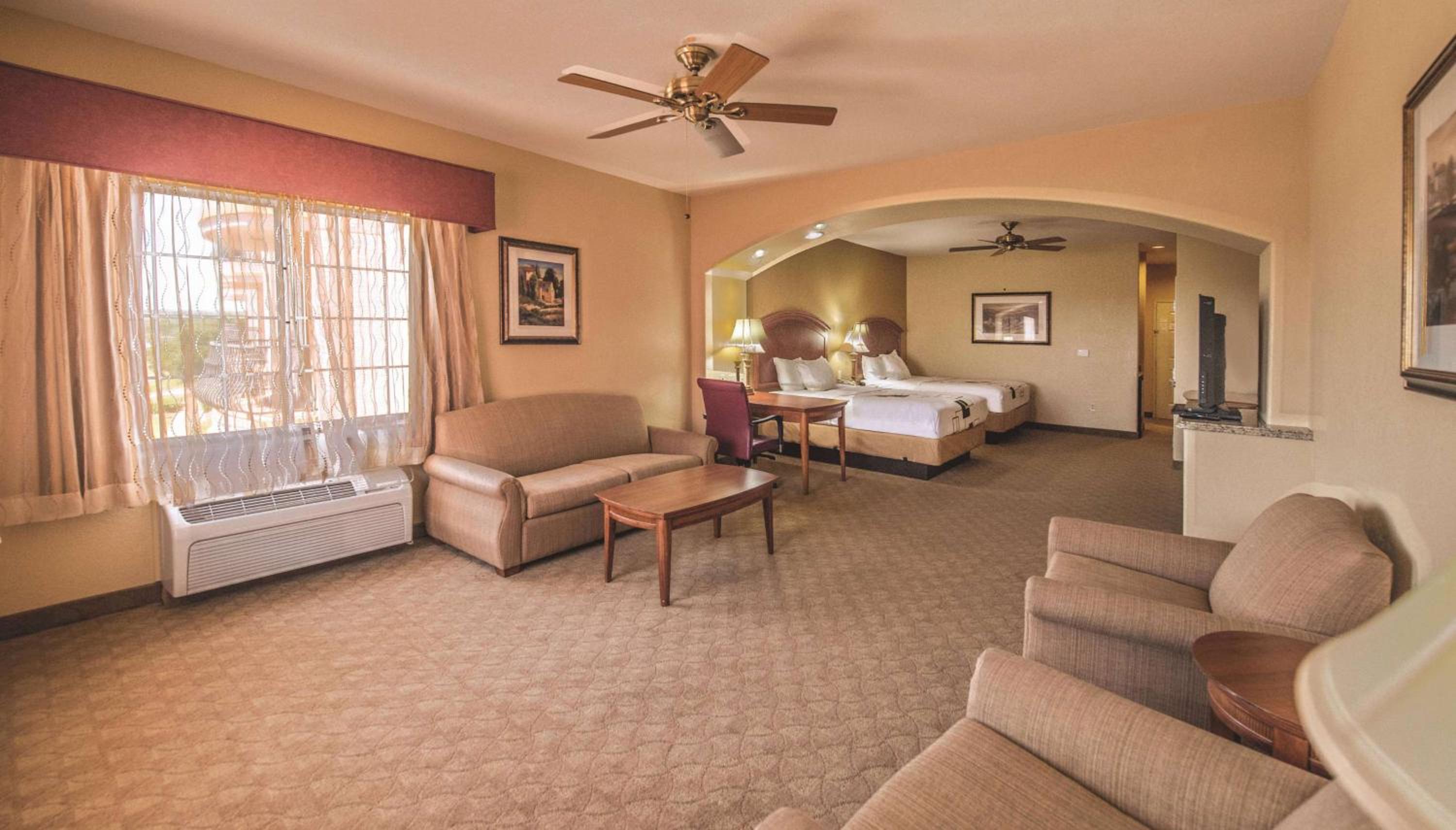 Suite with Two Queen Beds - No Balcony/2nd Floor - Photo 3