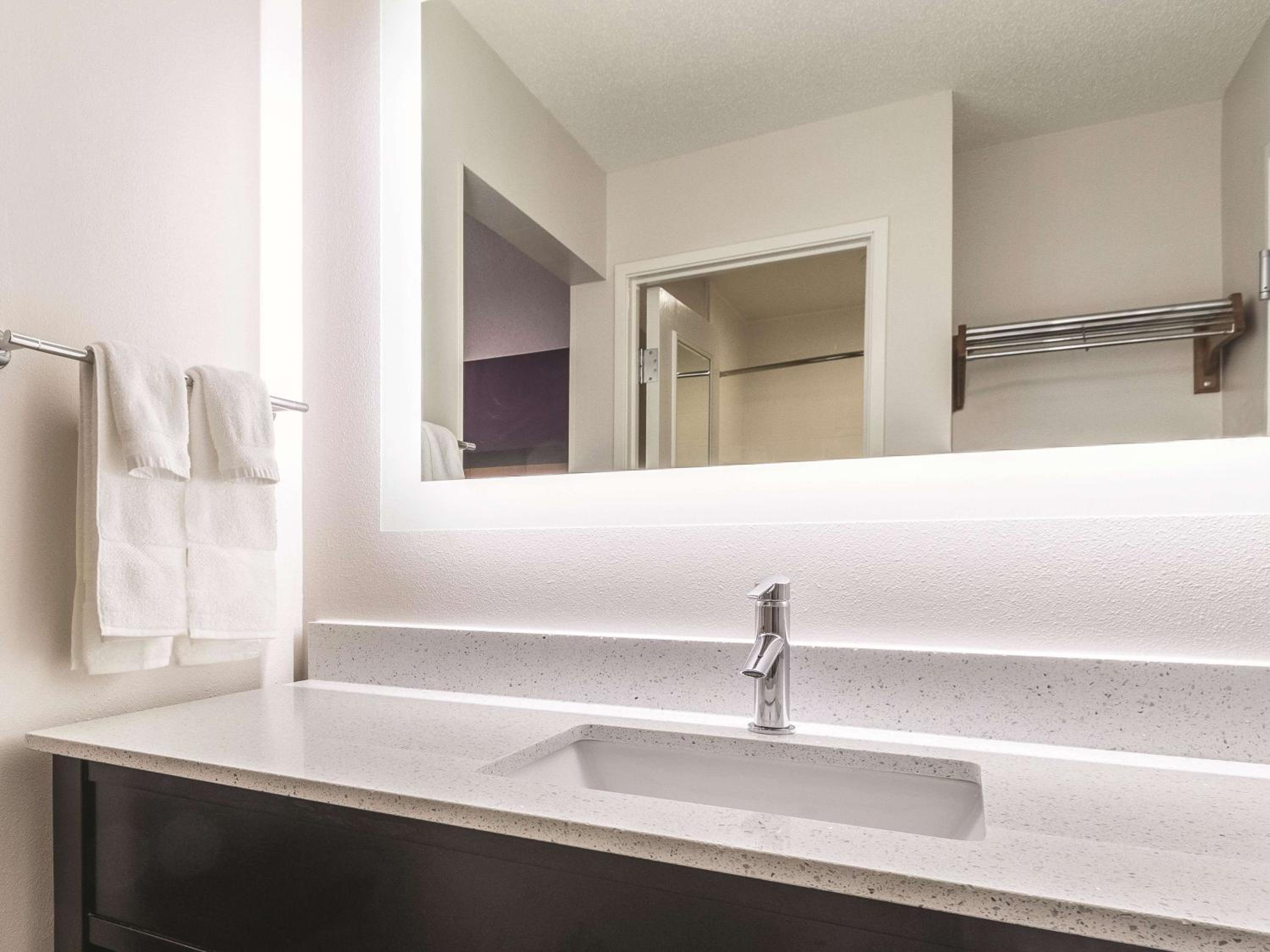 Deluxe Double Room with Two Double Beds - Photo 2