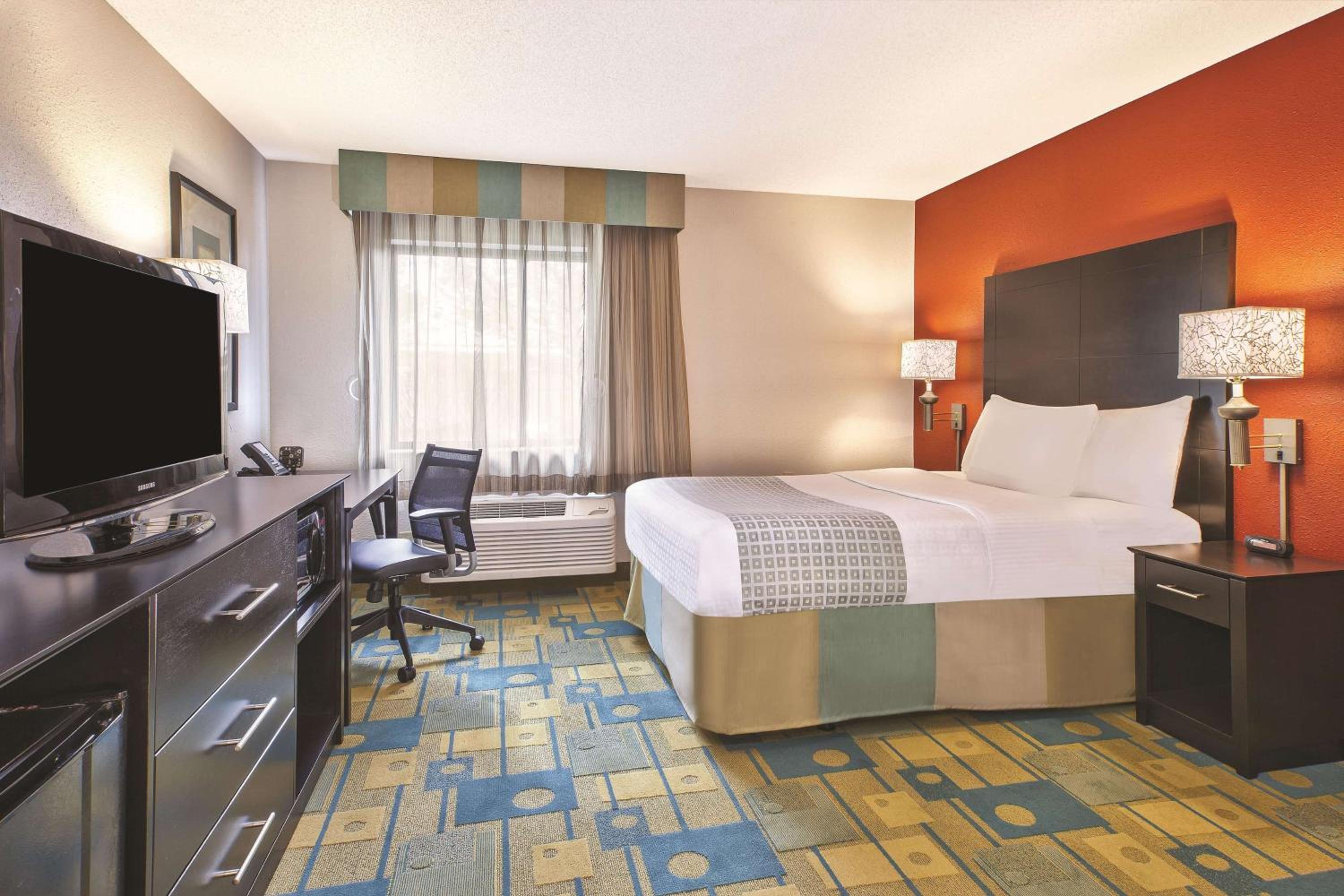 Full Size Bed - Disability Access - Photo 3