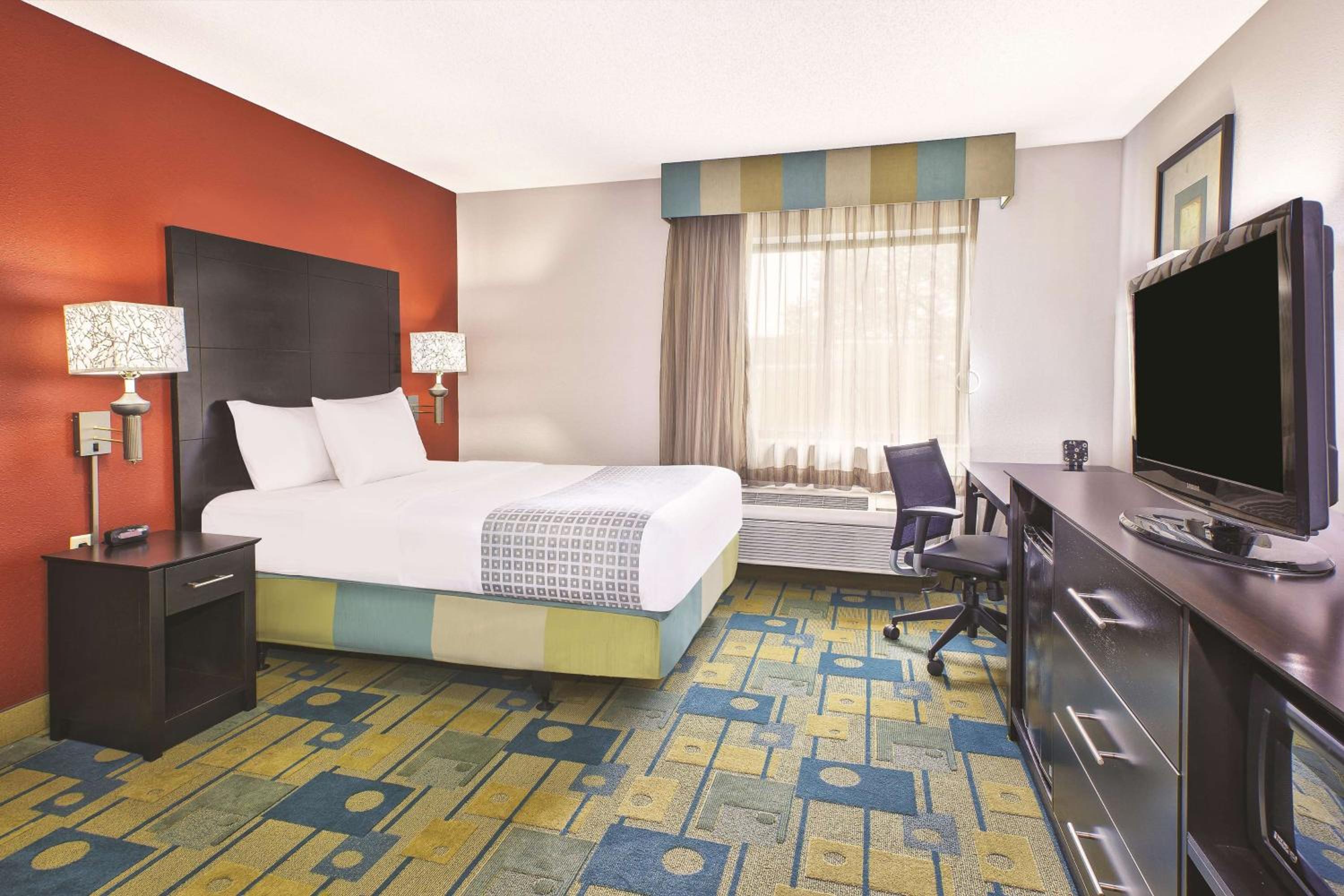 Full Size Bed - Disability Access - Photo 2