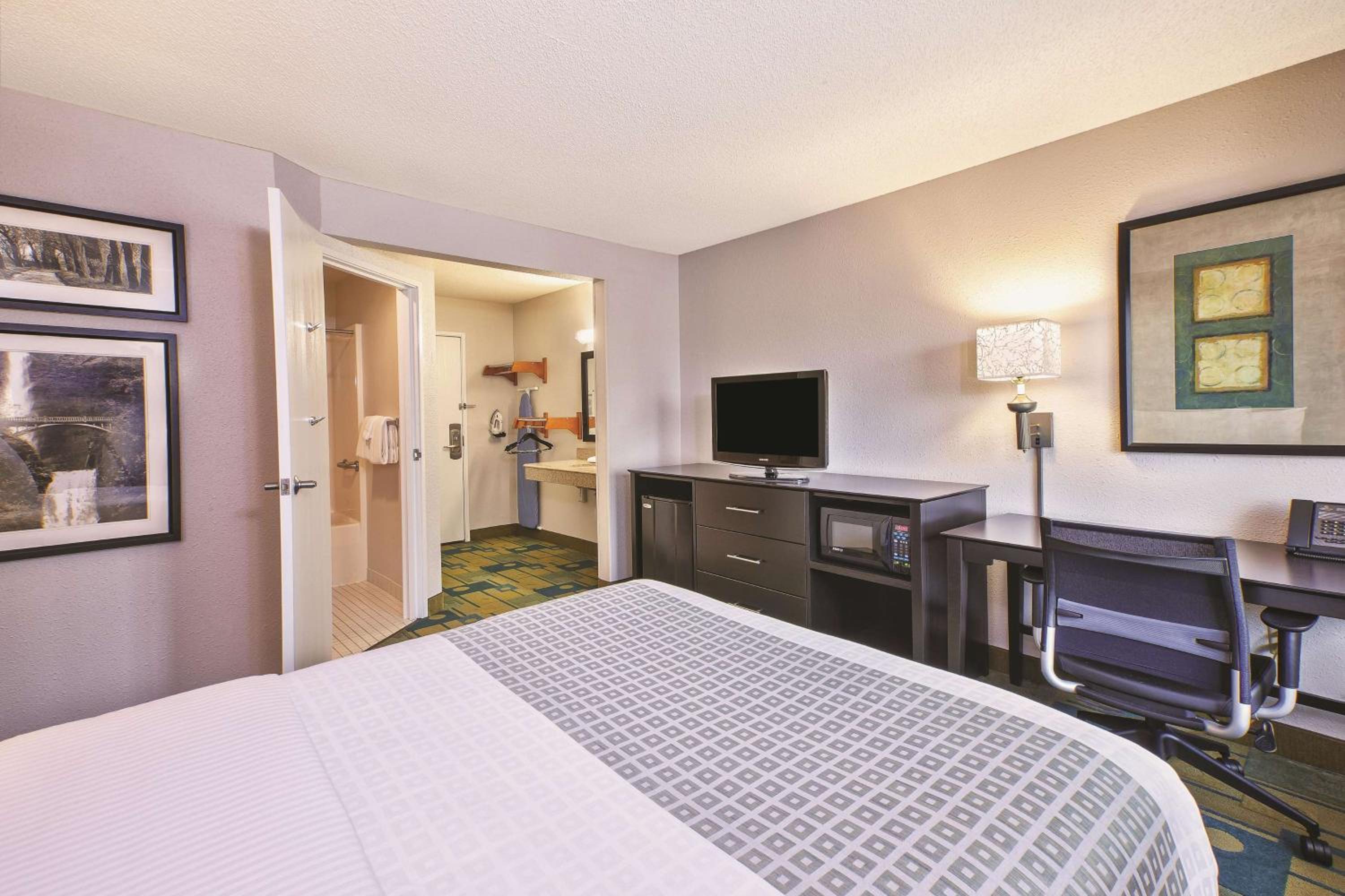 Full Size Bed - Disability Access - Photo 4