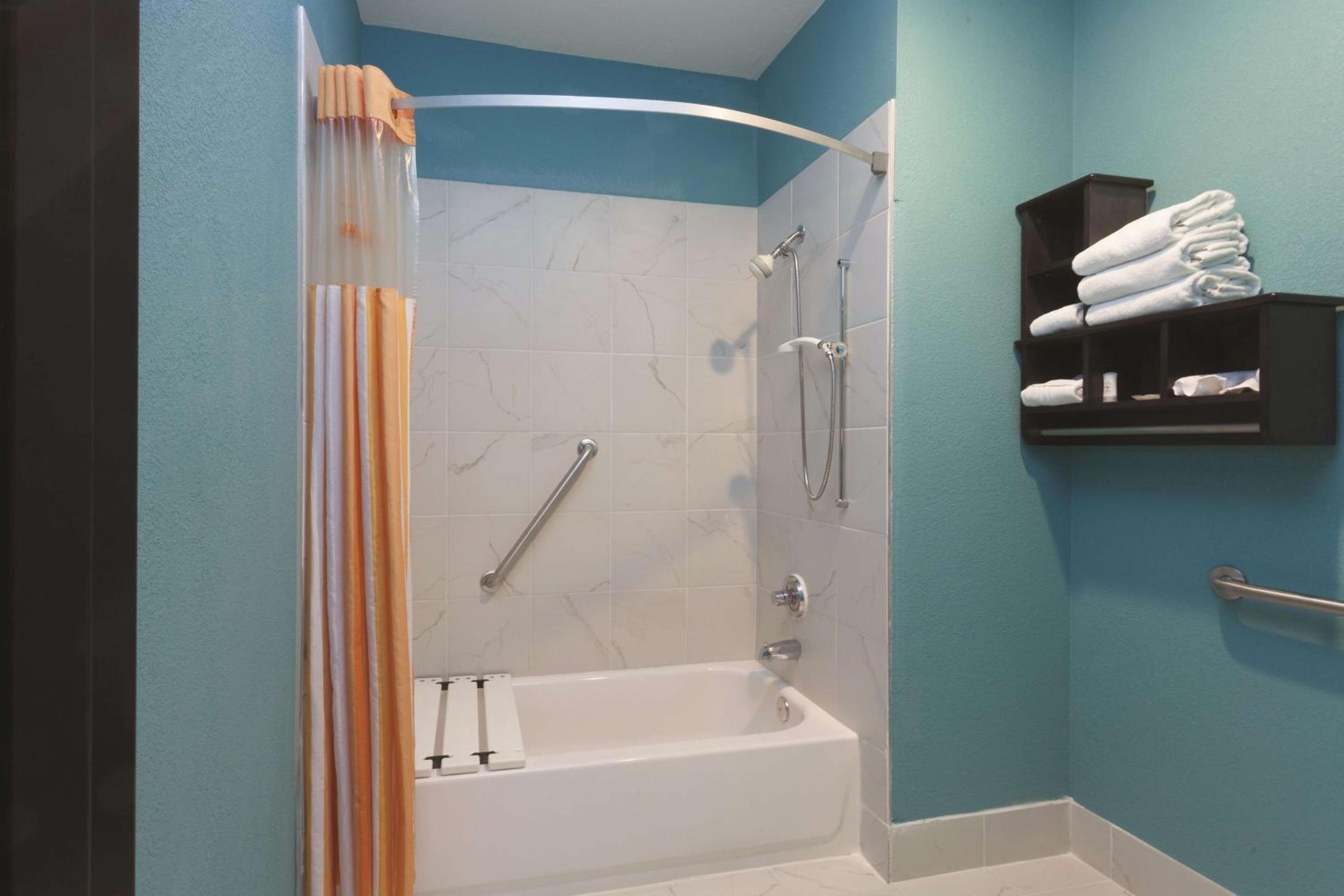 King Room - Mobility Access/Non-Smoking - Photo 3