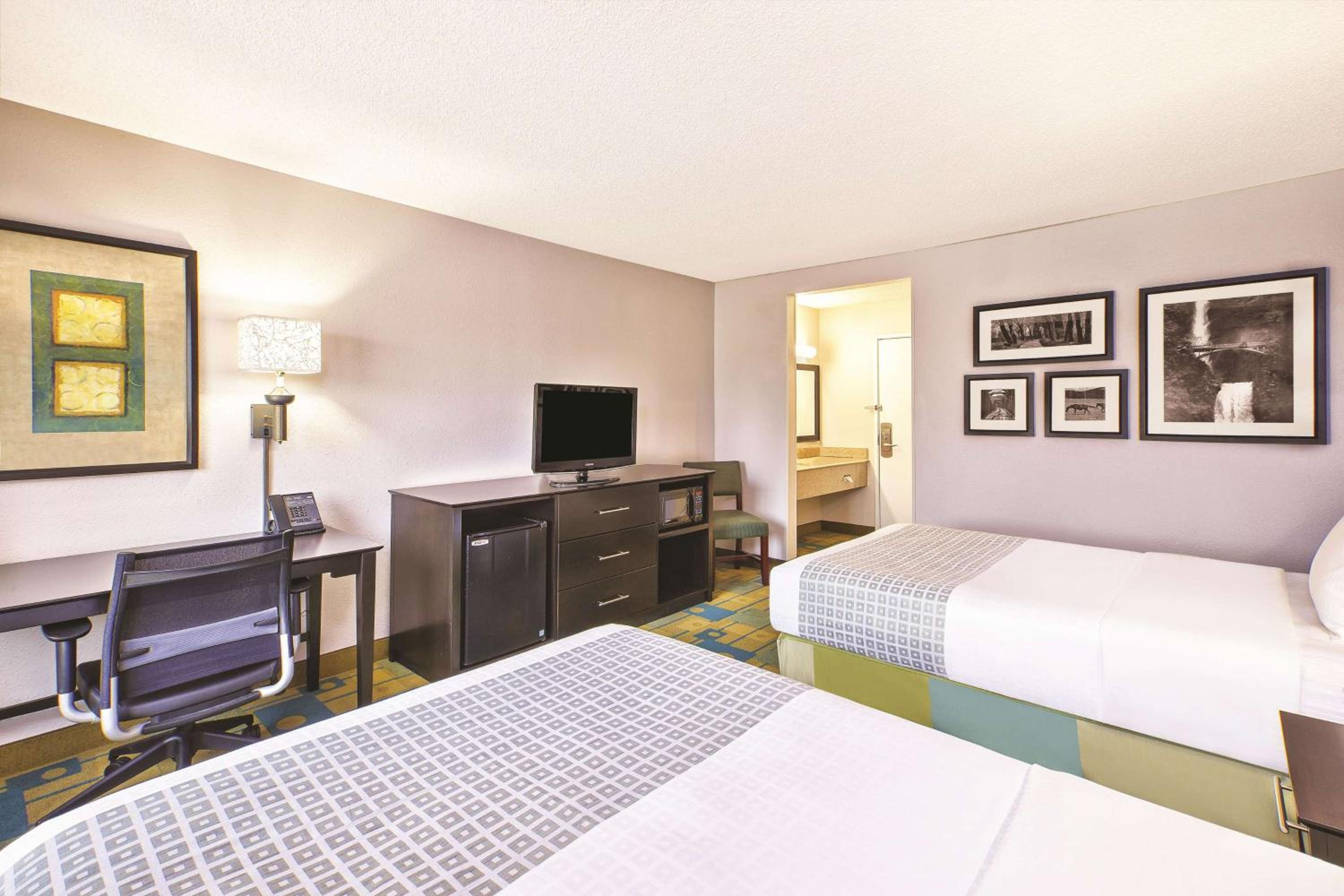 Double Room with Two Double Beds - Photo 2