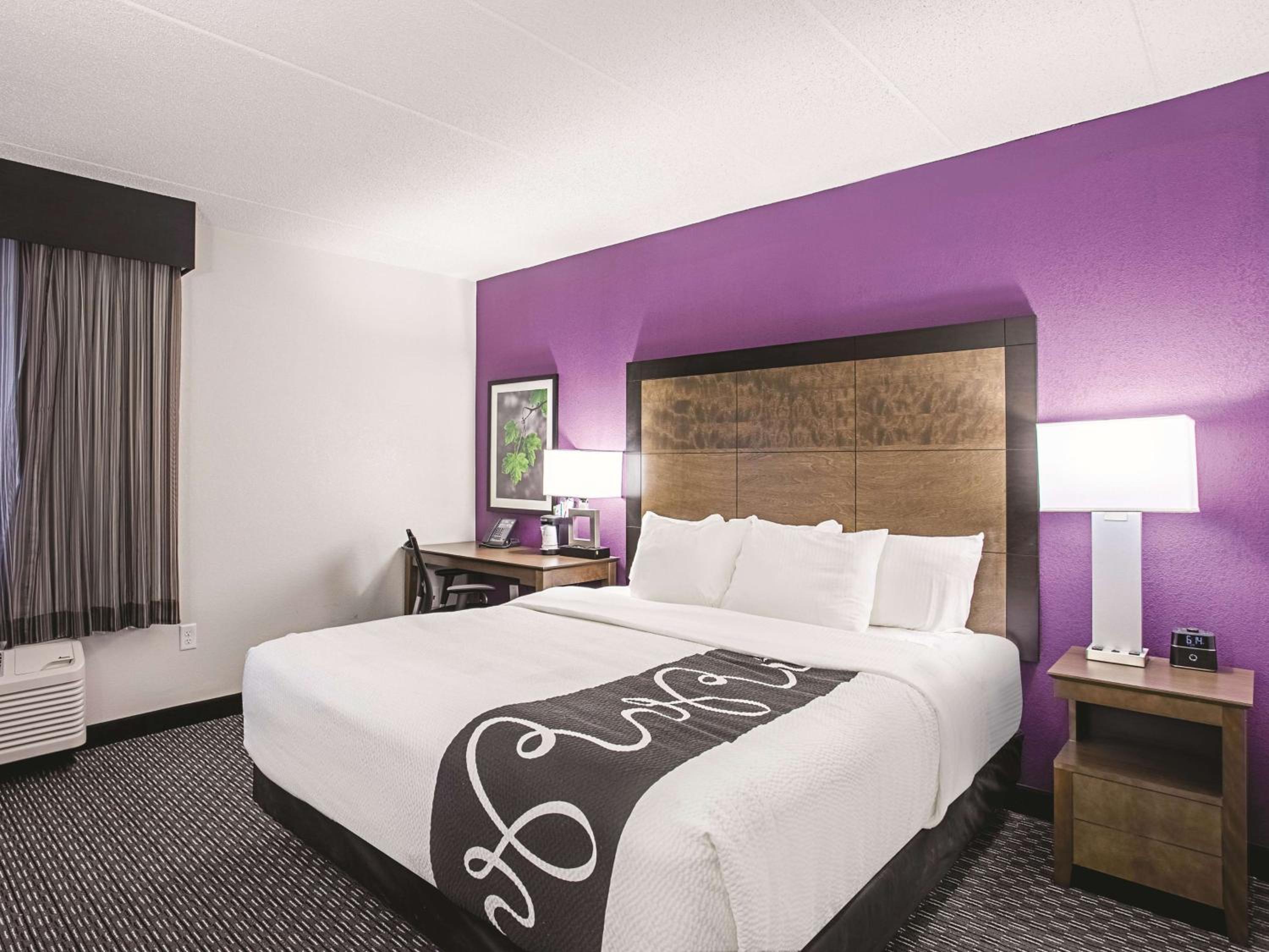 King Room - Non-Smoking - Photo 1