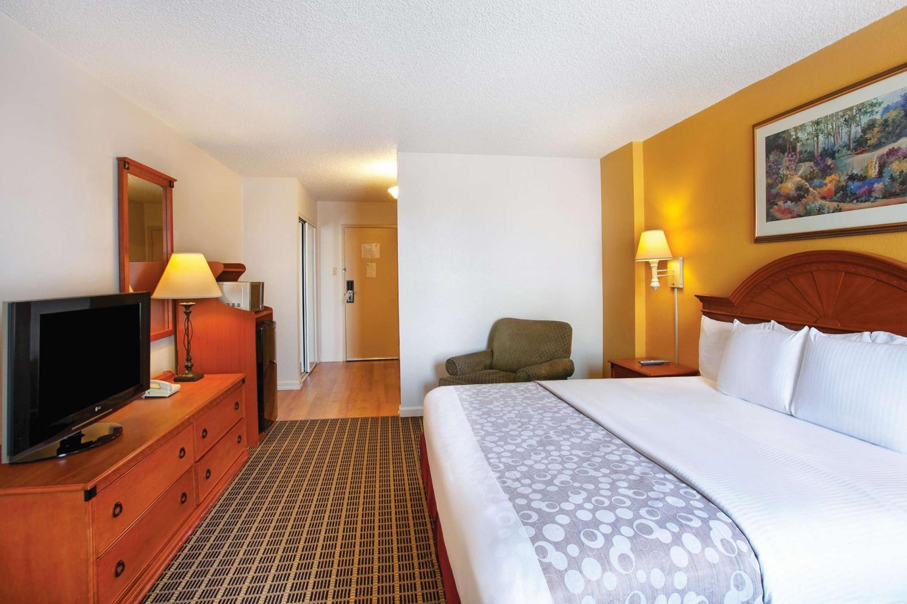 King Room - Mobility and Hearing Impaired Access/Non-Smoking