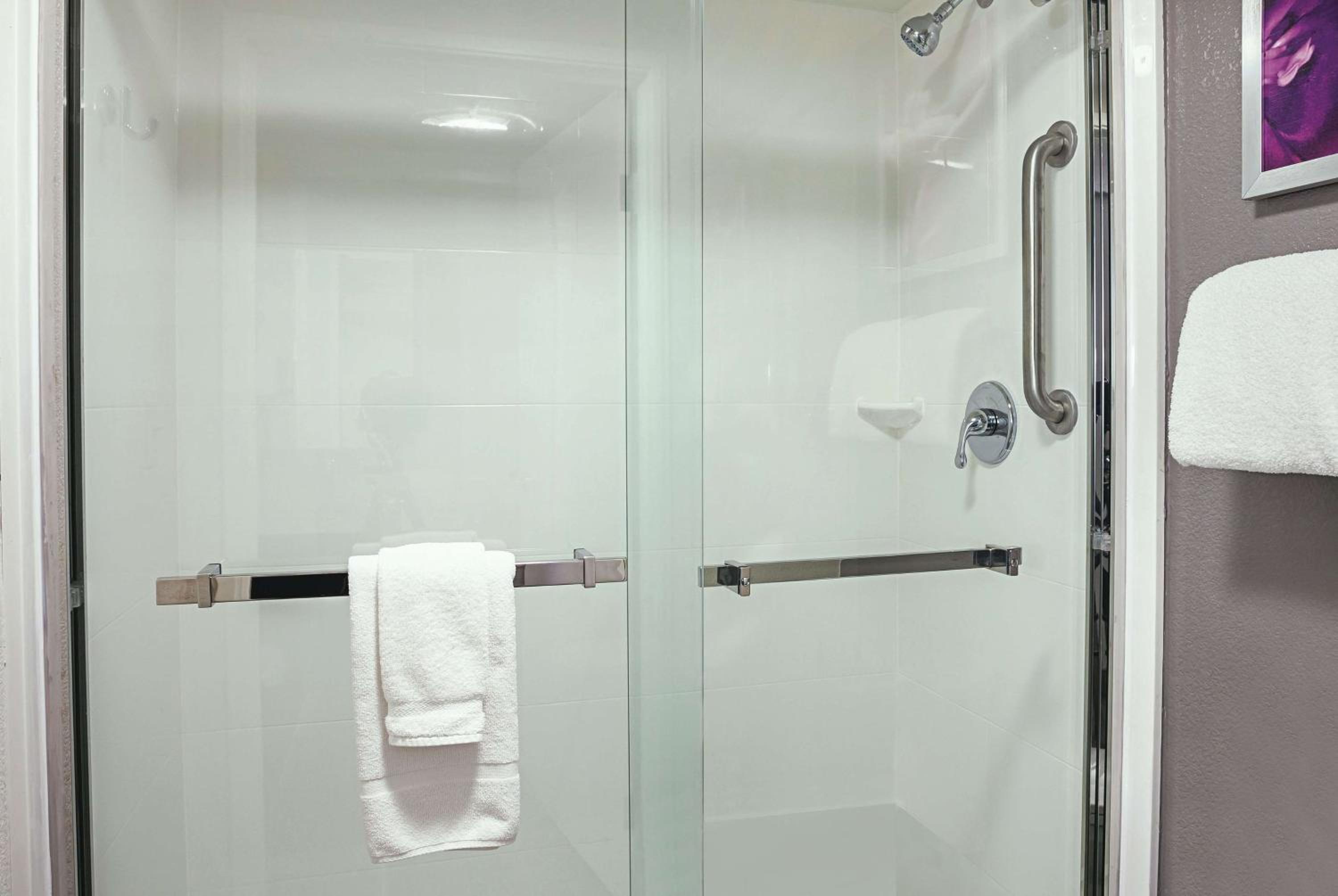 Double Room - Disability Access - Photo 8