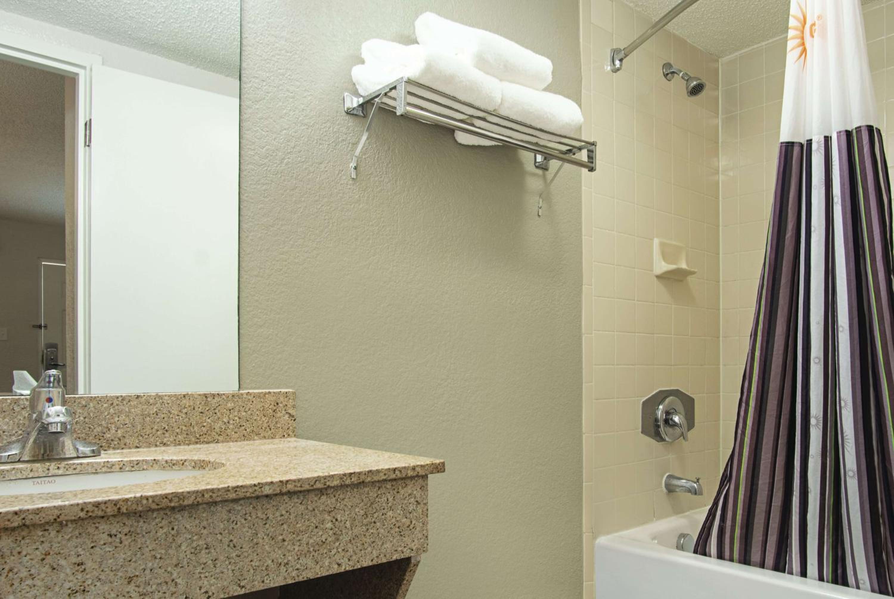 Deluxe Double Room With Two Double Beds photo 3