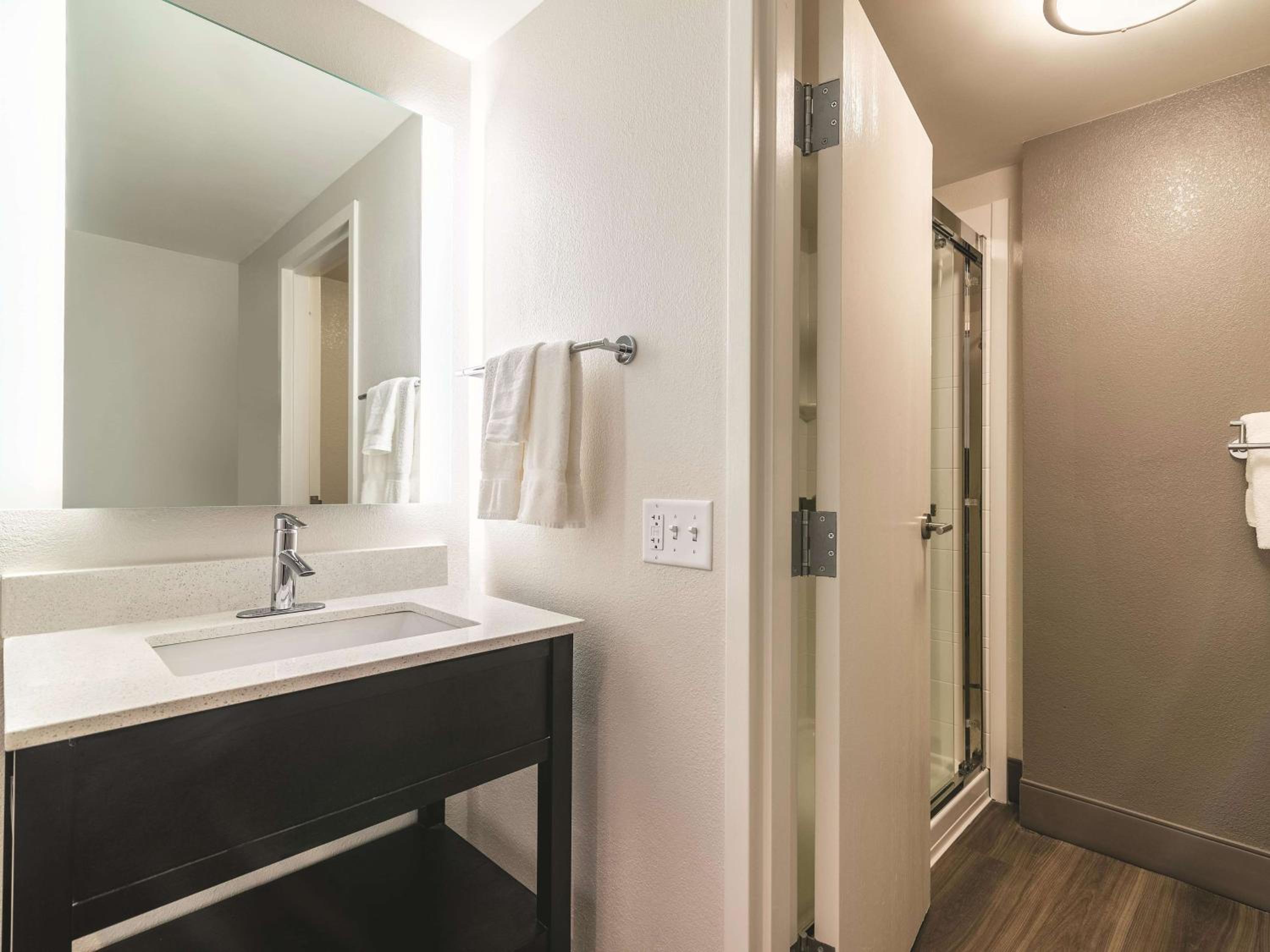 King Room - Disability Access - Photo 4
