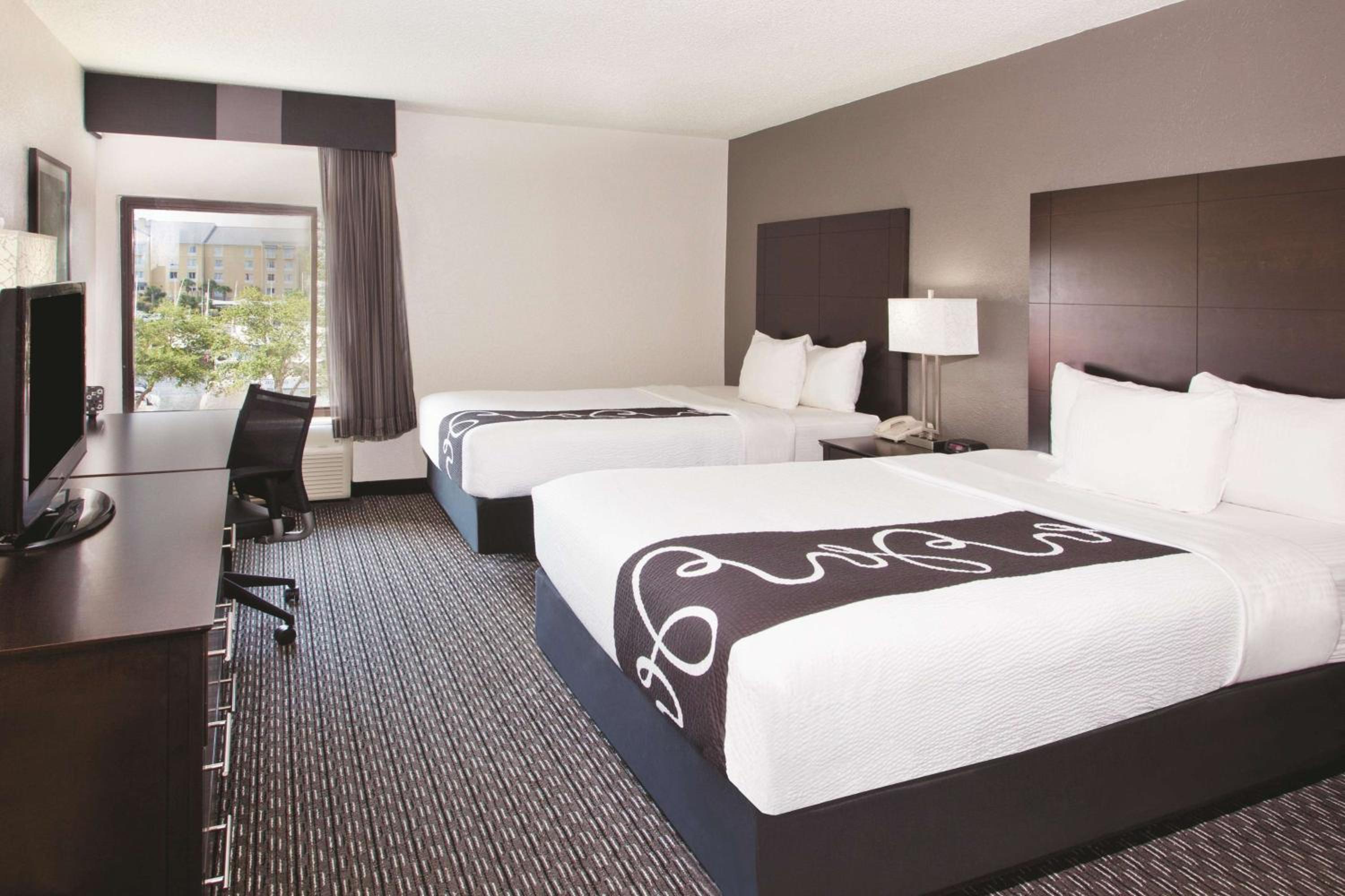 Double Room with Two Double Beds - Exterior Hall/Non-Smoking - Photo 1