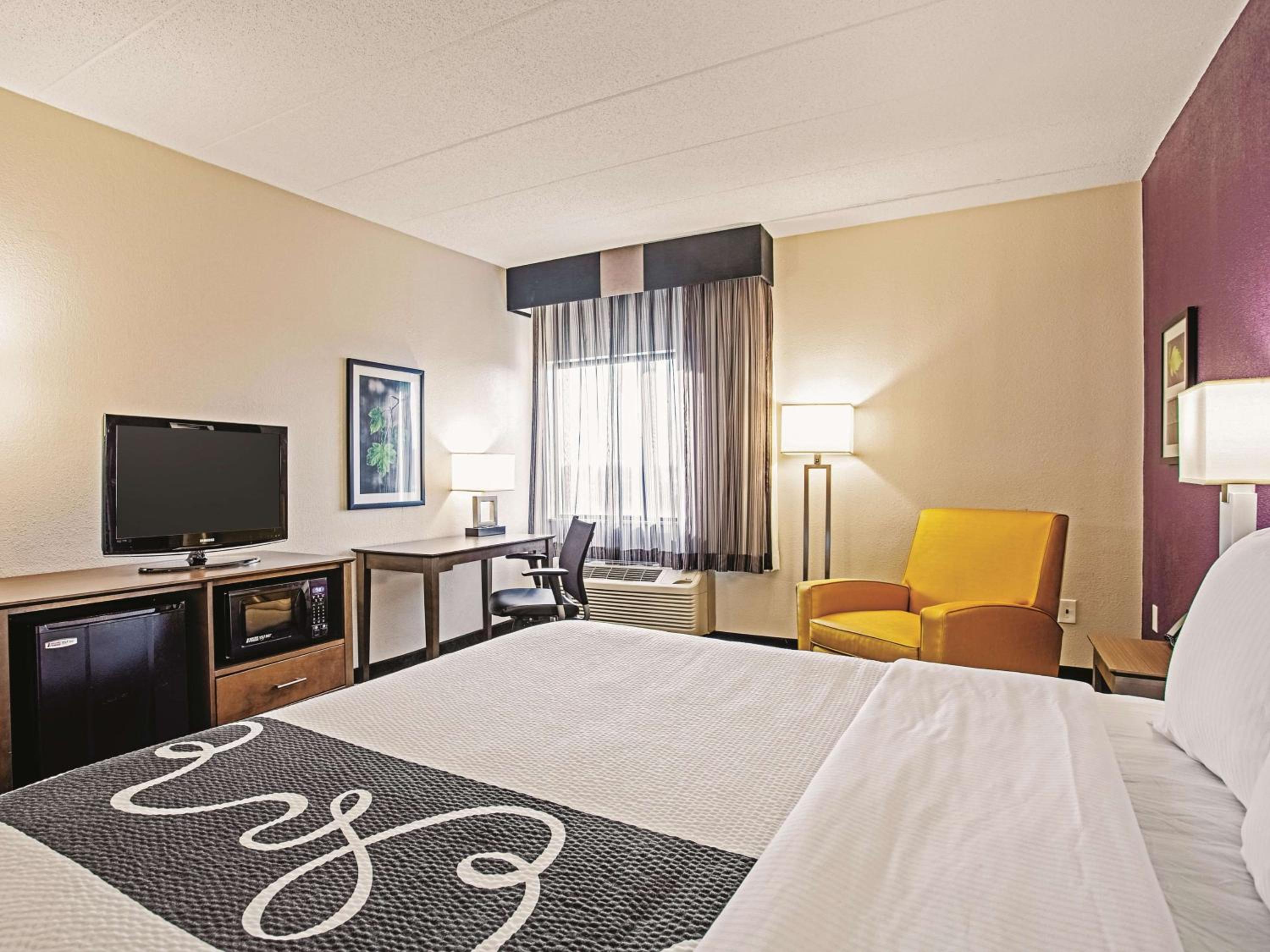 King Room - Non-Smoking - Photo 7