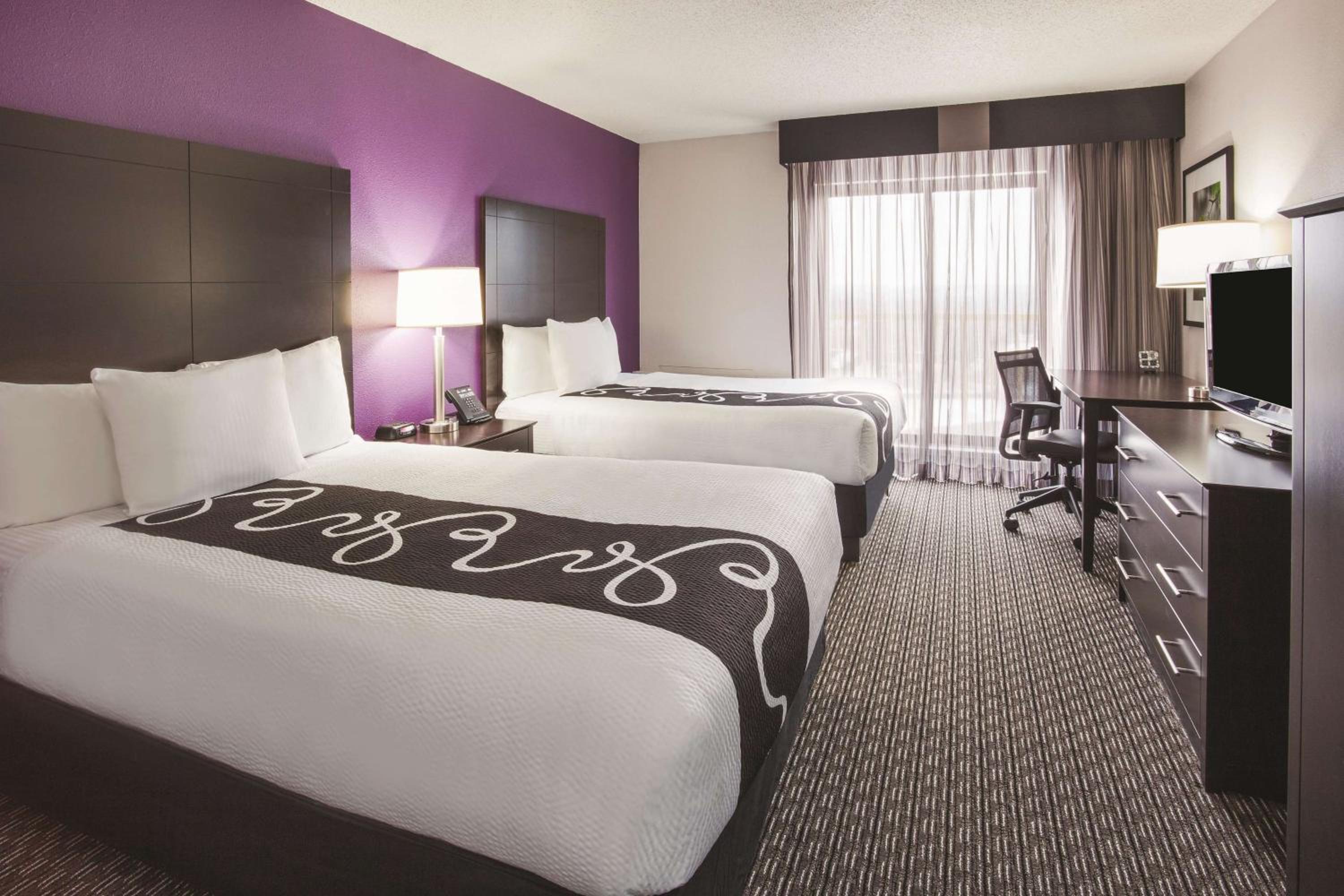 Deluxe Double Room with Two Double Beds - Photo 4