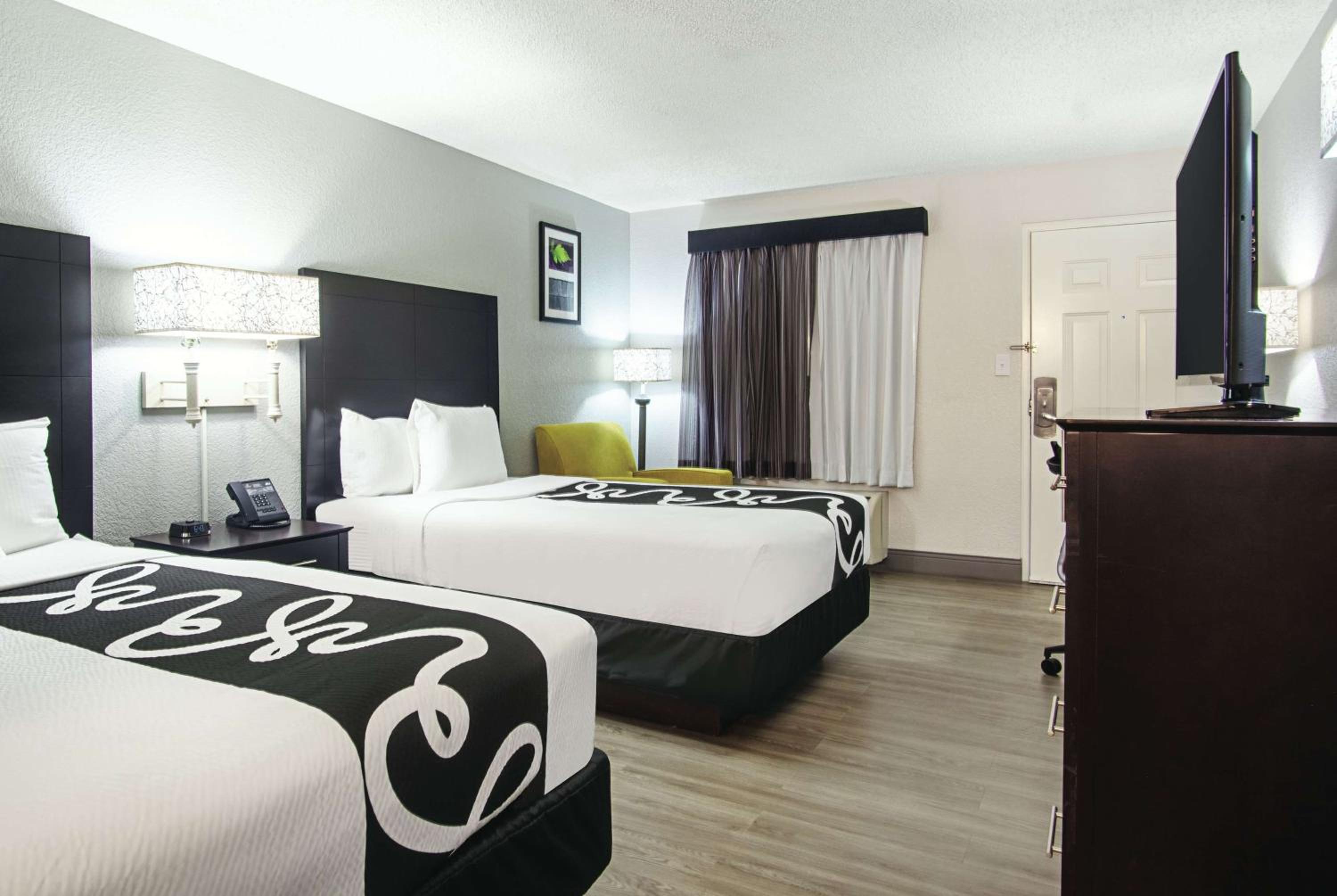 Double Room With Two Double Beds - Non-Smoking photo 2