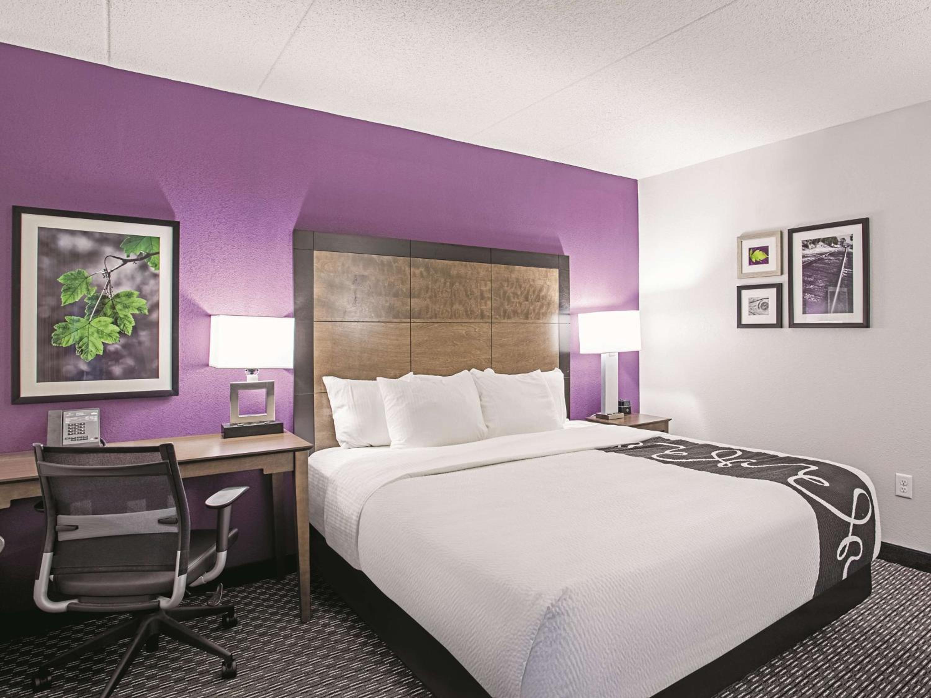 King Room - Non-Smoking - Photo 2
