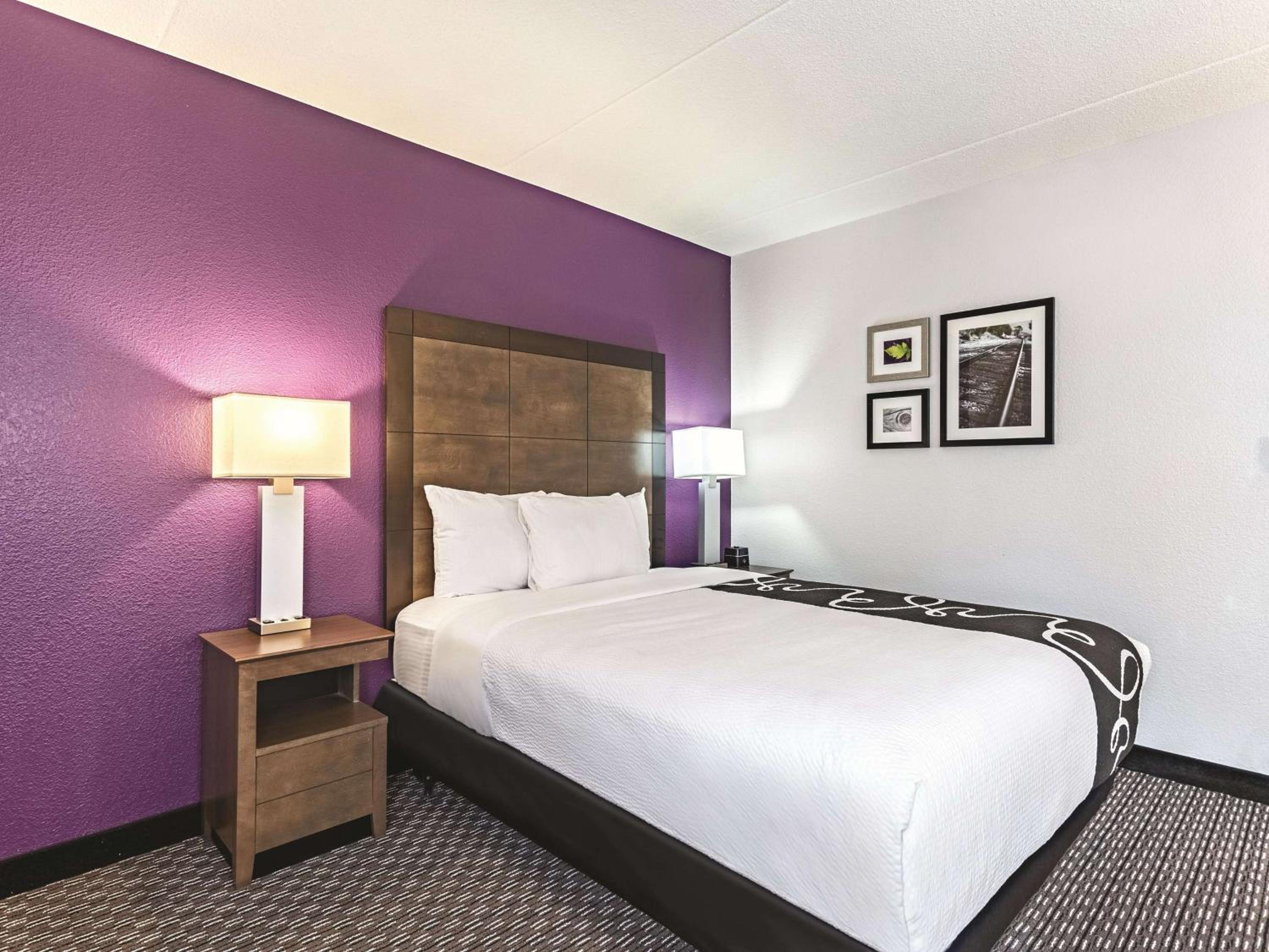 Queen Room - Disability Access - Photo 3