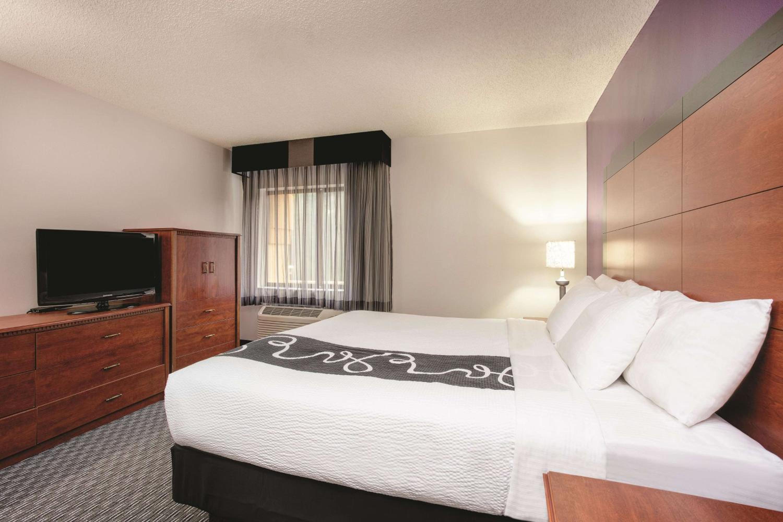 Executive King Room - Photo 7