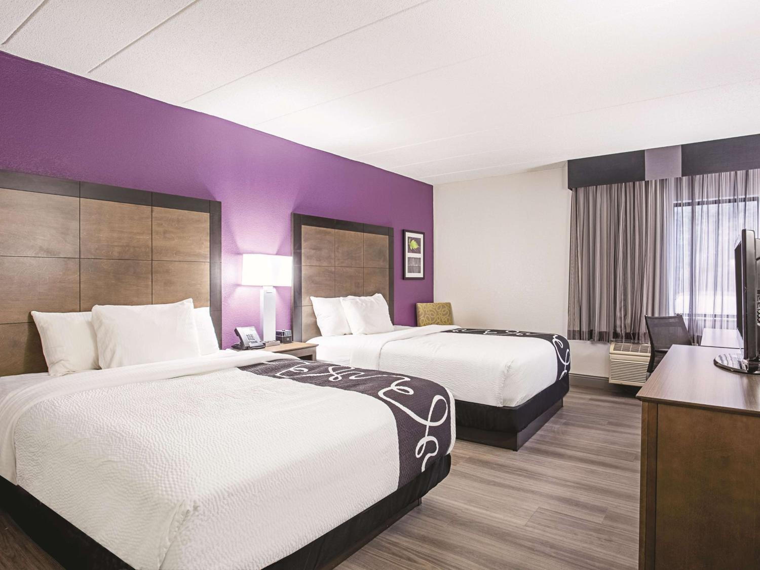 Queen Room with Two Queen Beds - Non-Smoking - Photo 1
