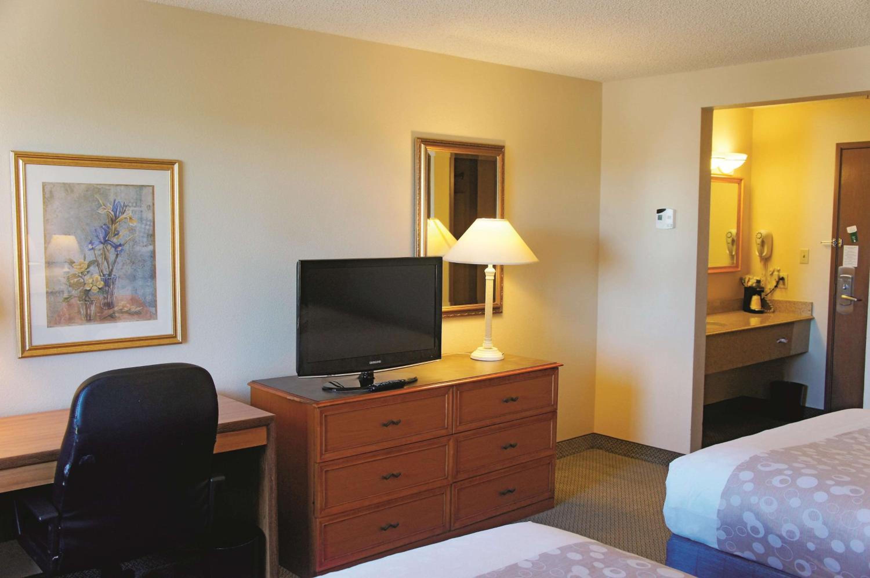 Deluxe Double Room with Two Double Beds - Photo 2