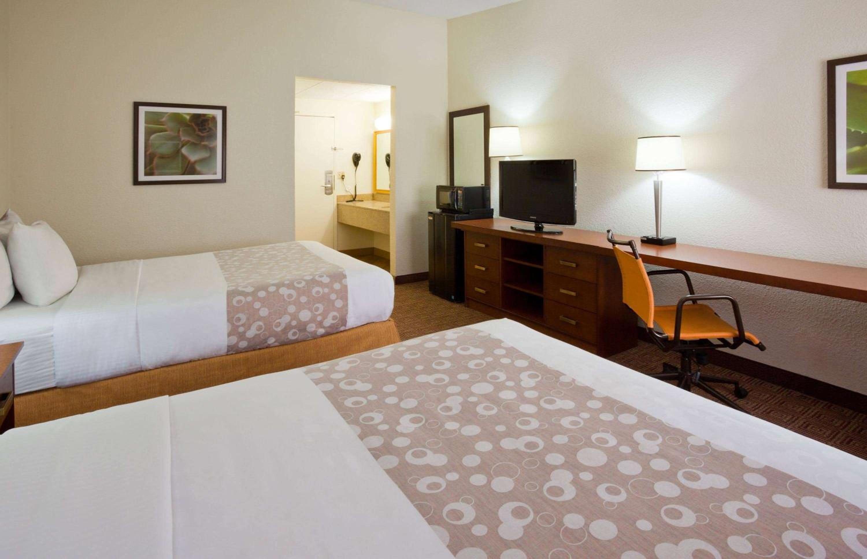 Deluxe Double Room with Two Double Beds - Photo 1