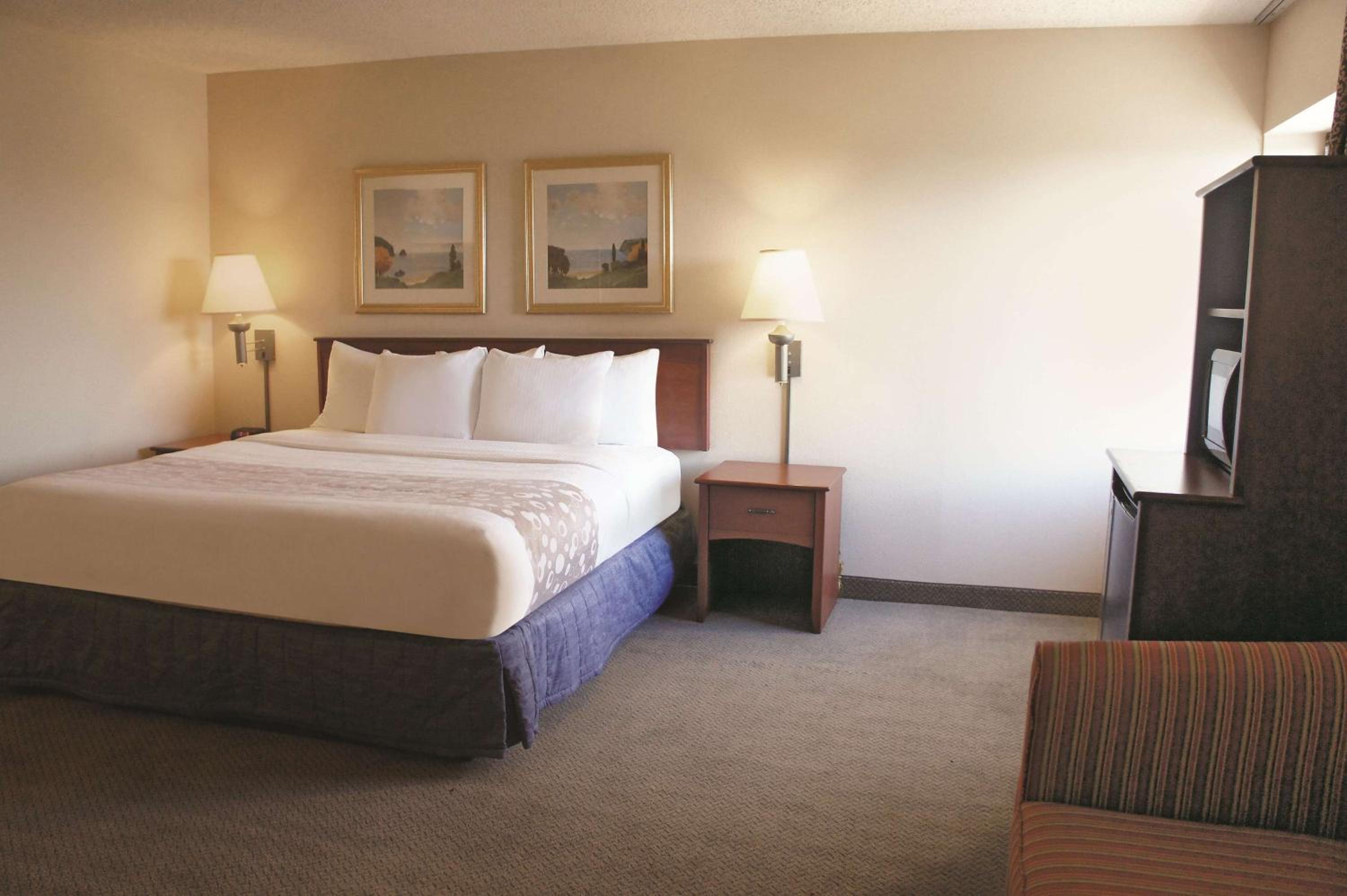 One-Bedroom King Suite - Non-Smoking - Photo 2