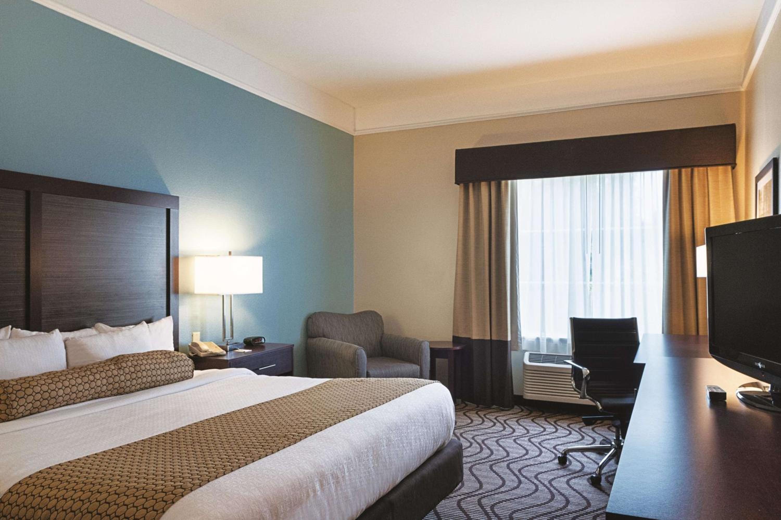 King Room - Non-Smoking - Photo 3