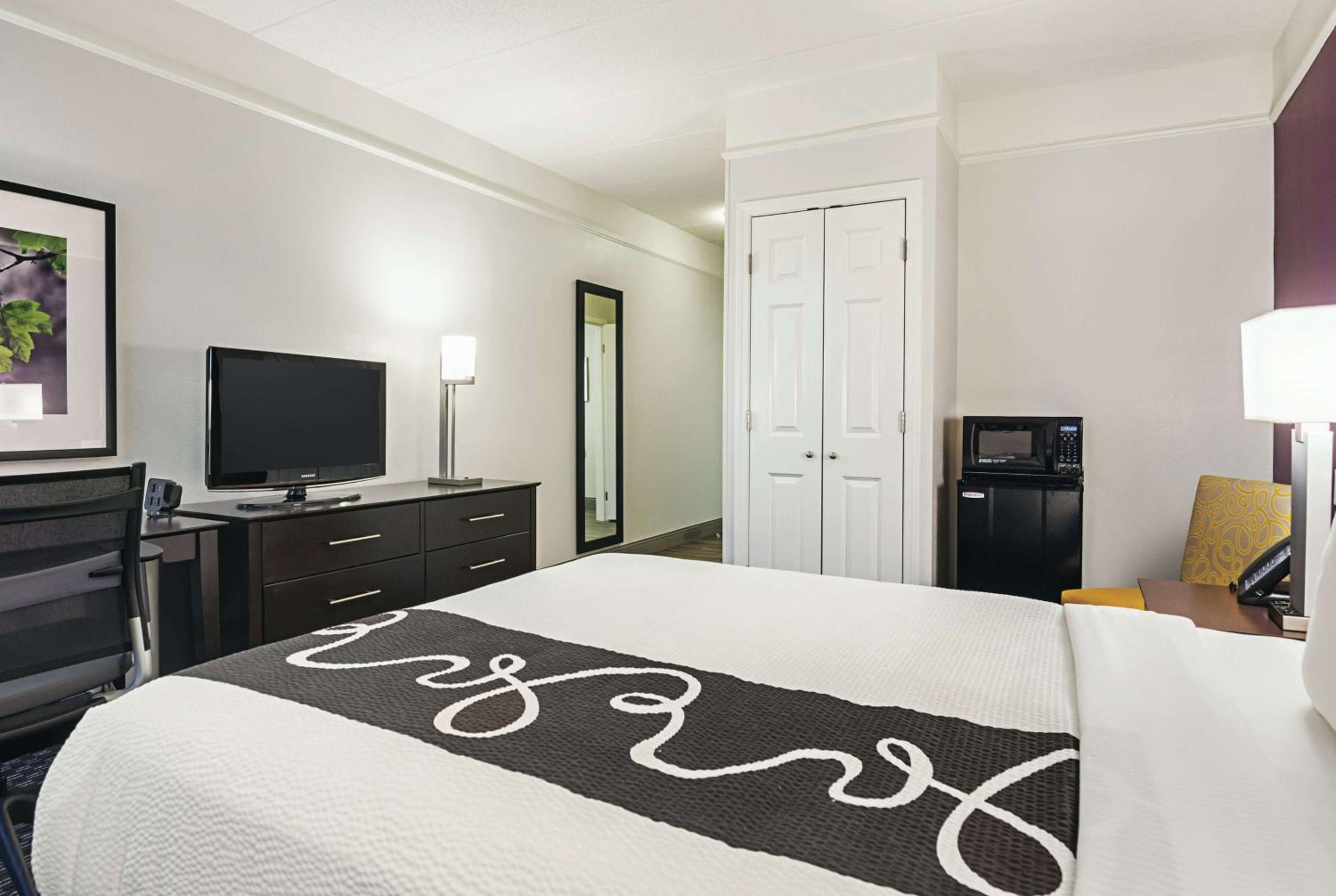 King Room - Mobility Access/Non-Smoking - Photo 4