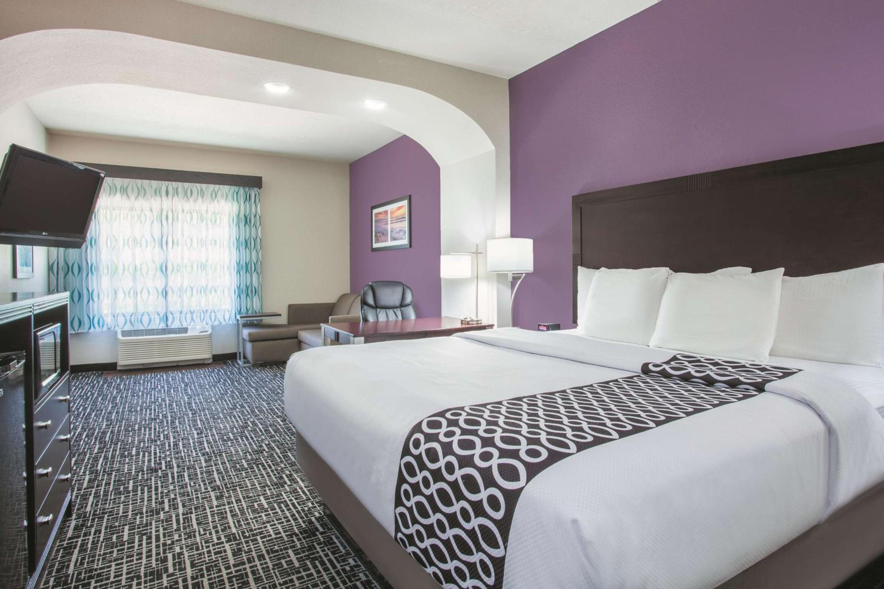 Executive King Room - Non-Smoking - Photo 3
