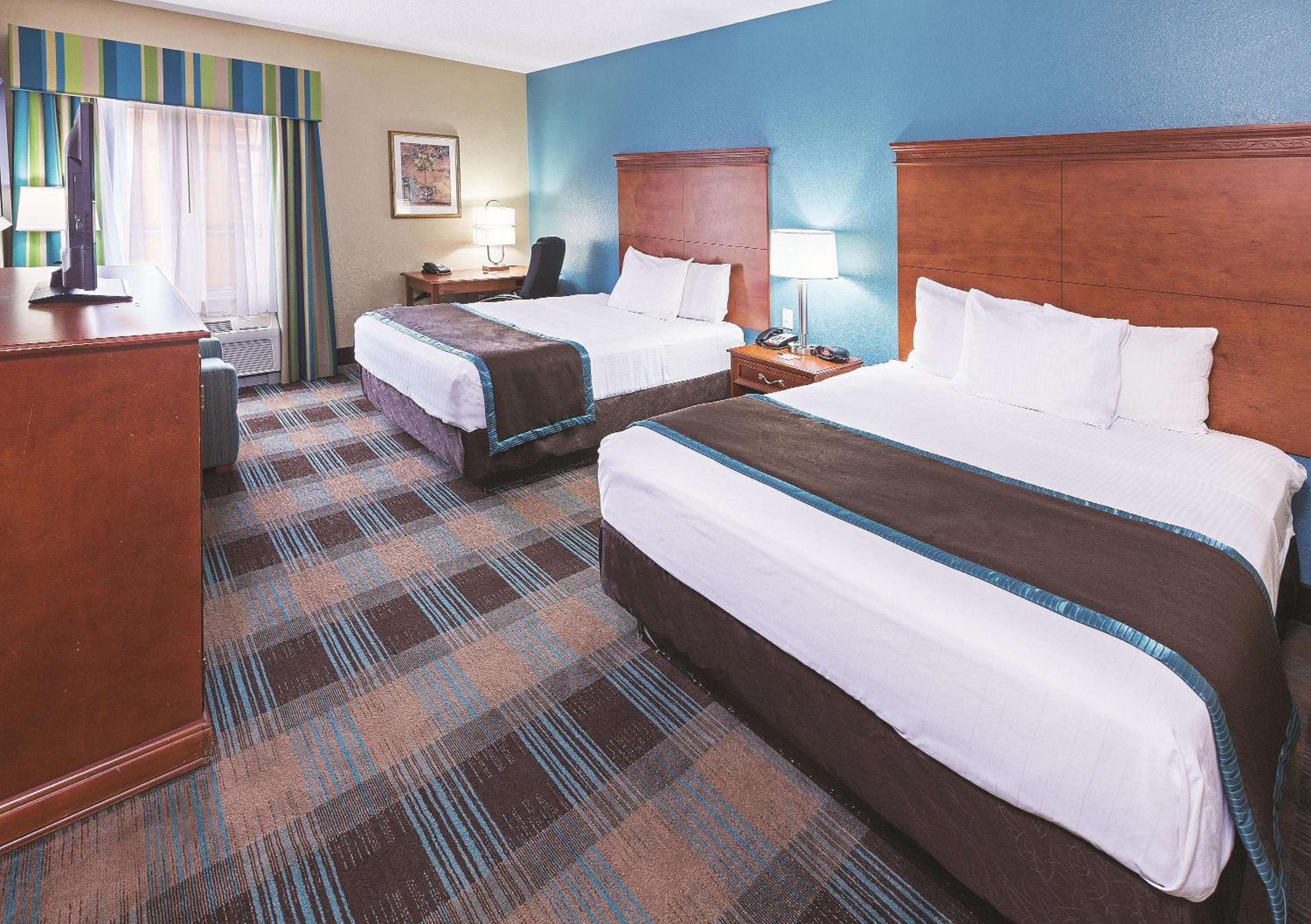 Queen Room with Two Queen Beds and Bath Tub - Mobility/Hearing Accessible - Non-Smoking