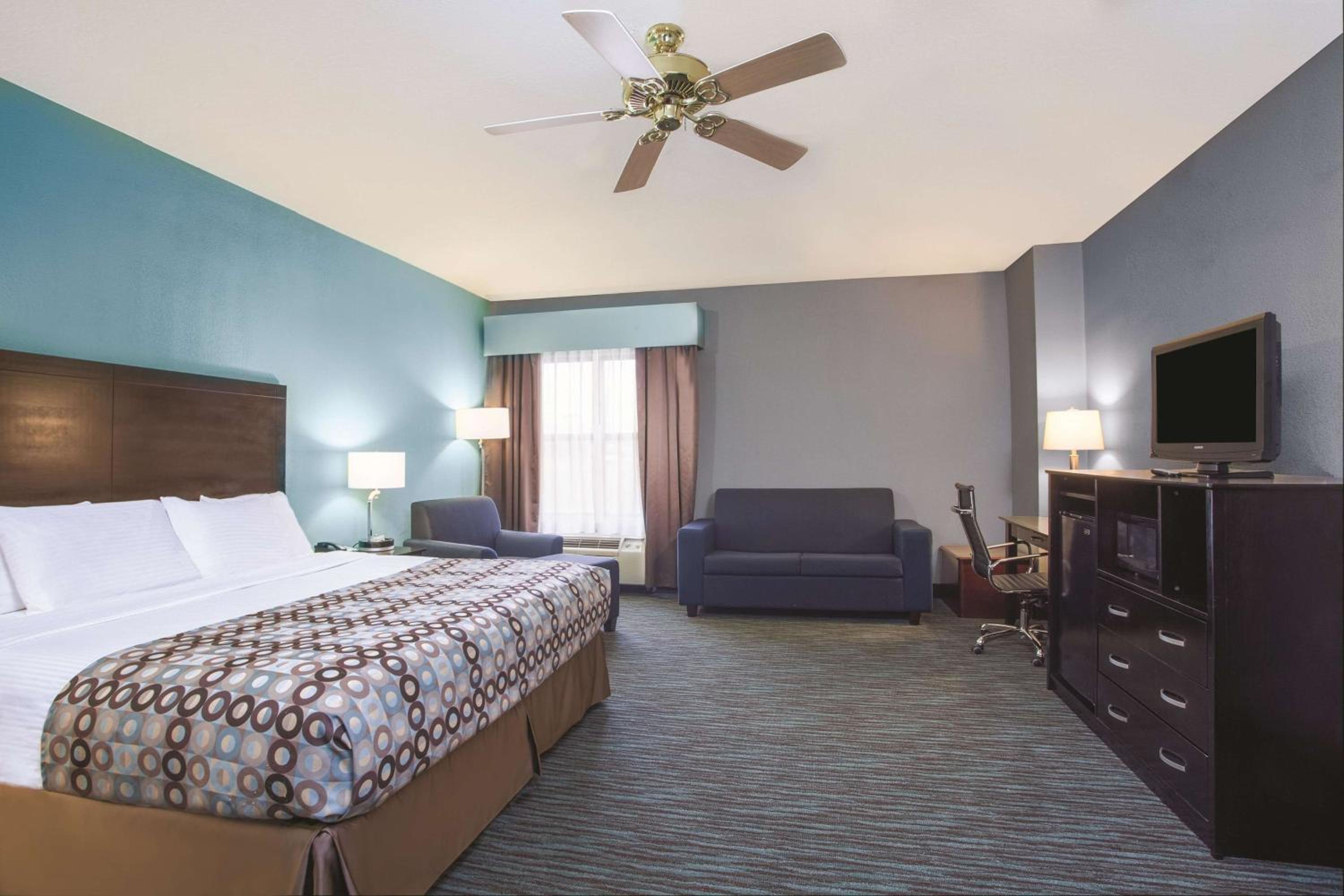 King Suite - Non-Smoking - Photo 1
