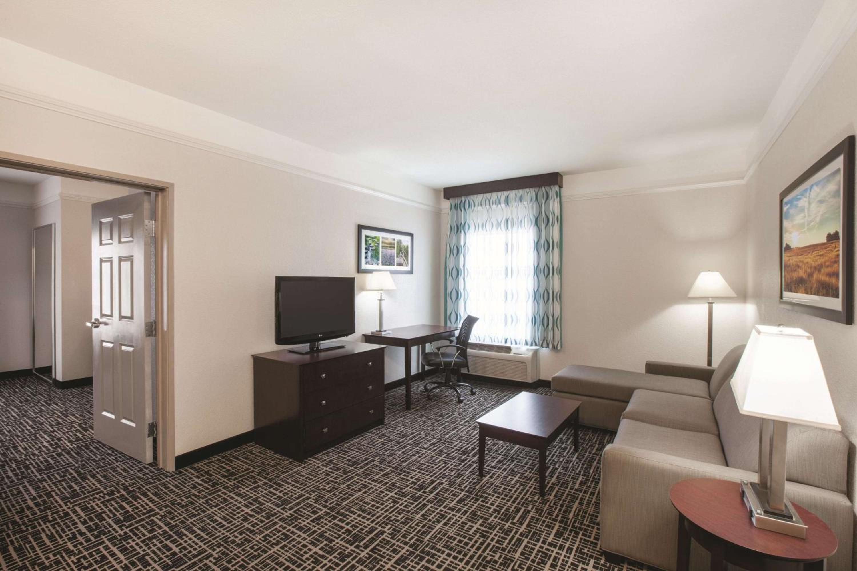 1 King Bed, Deluxe Mobility/Hearing Access Suite, Tub w/ Grab Bars, No Smoking - Photo 1