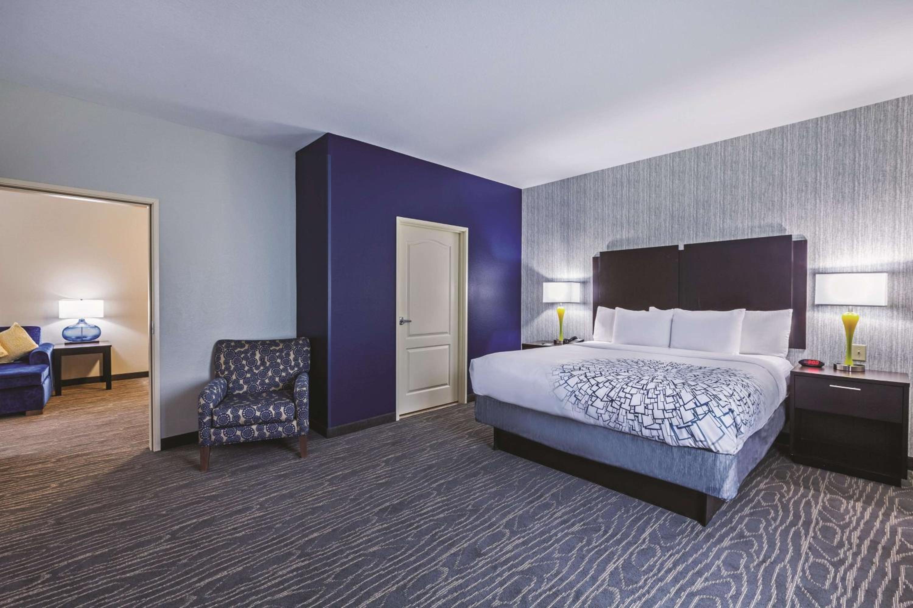 King One-Bedroom Suite with Various Views, Non-Smoking - Photo 1