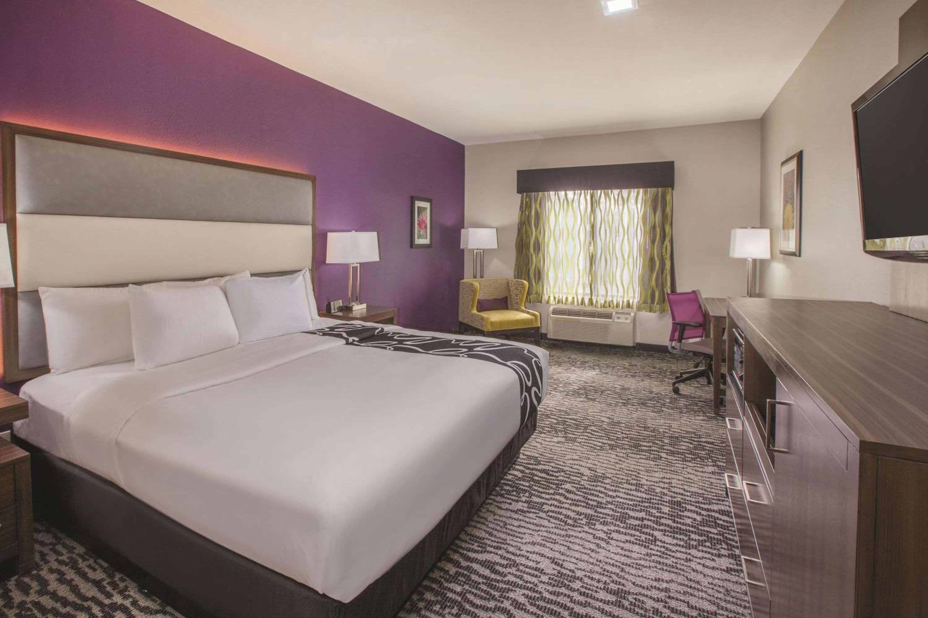 Deluxe King Room - Photo 1