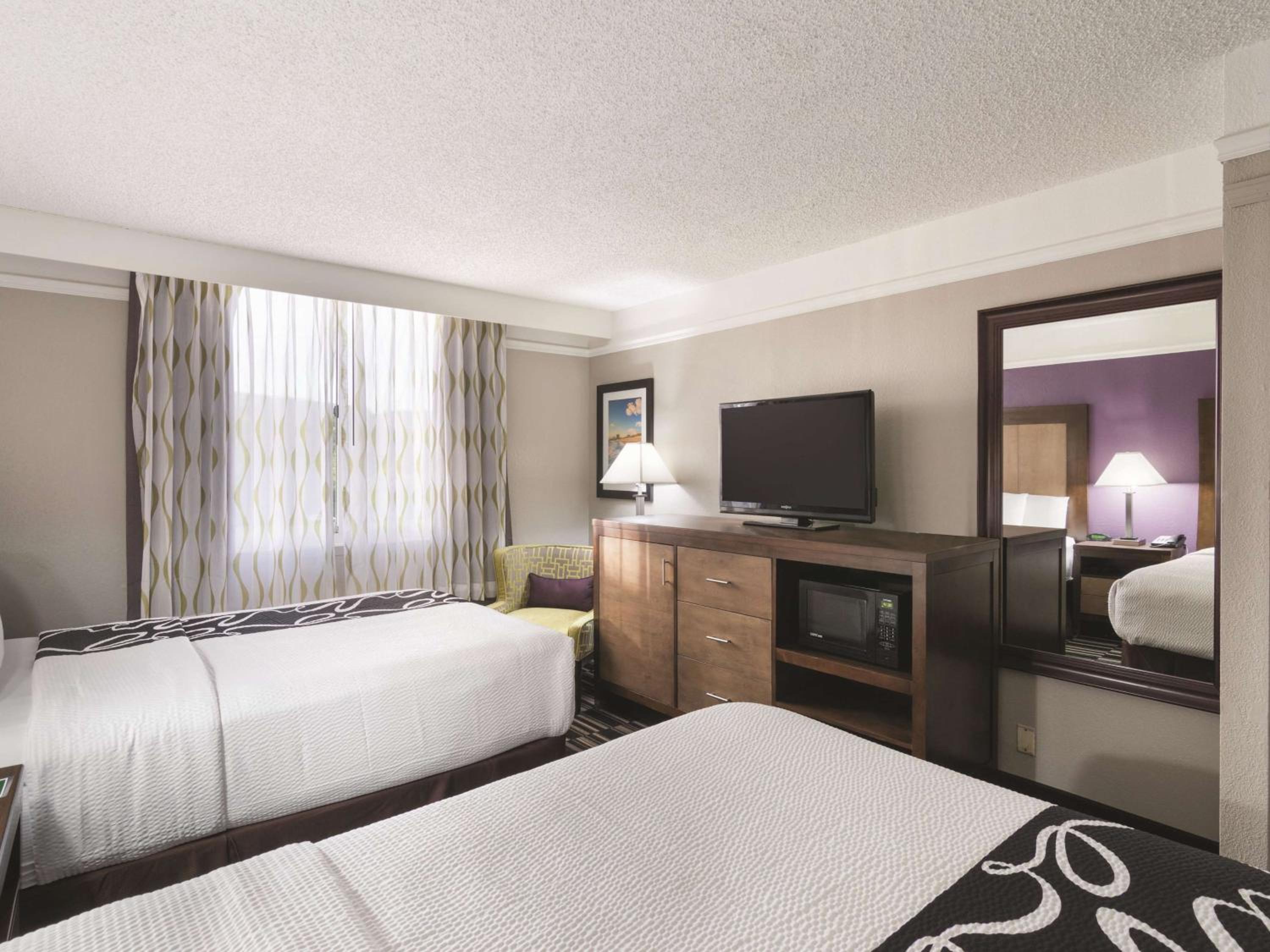 Double Room with Two Double Beds - Non-Smoking - Photo 3