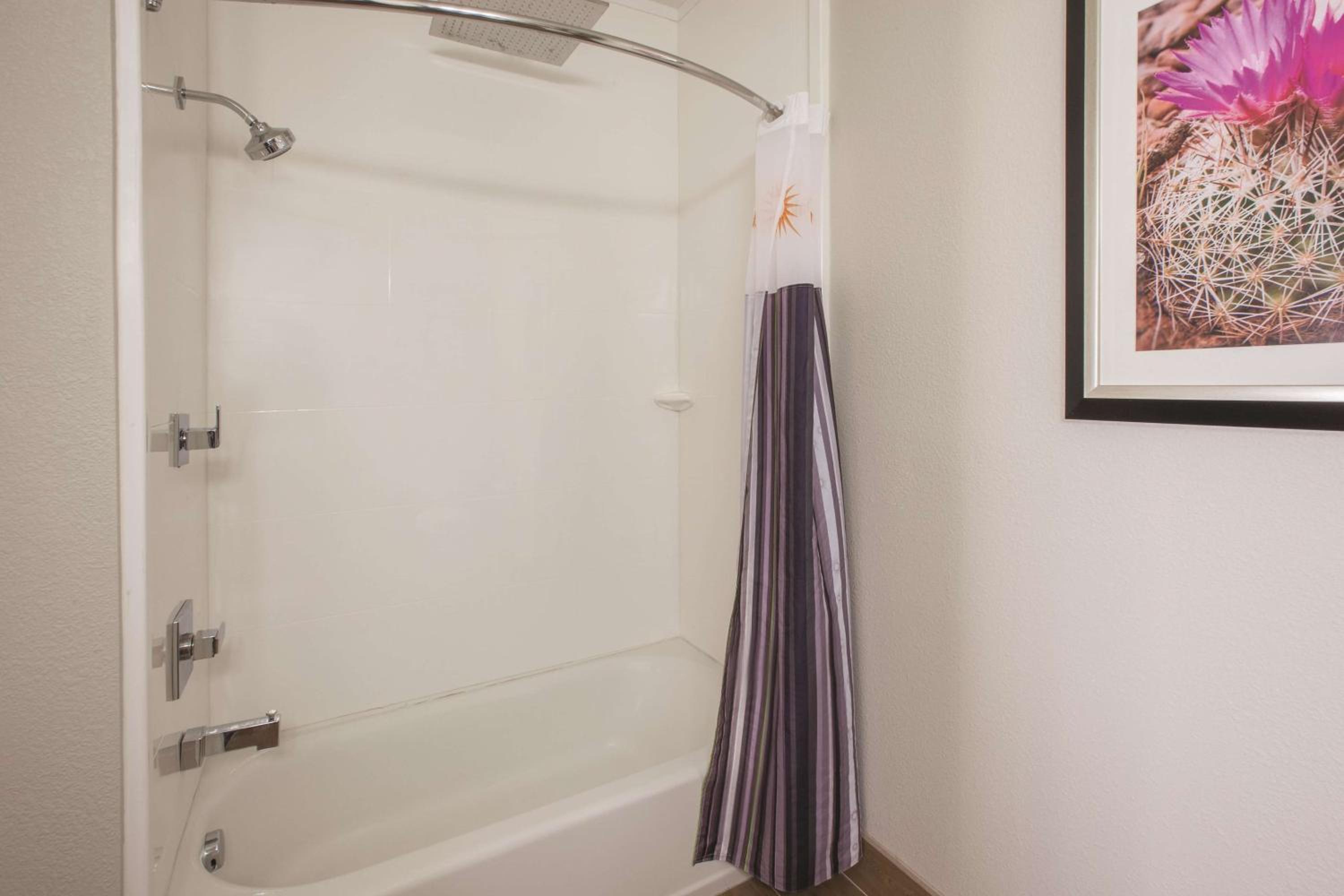 Deluxe King Room - Photo 3