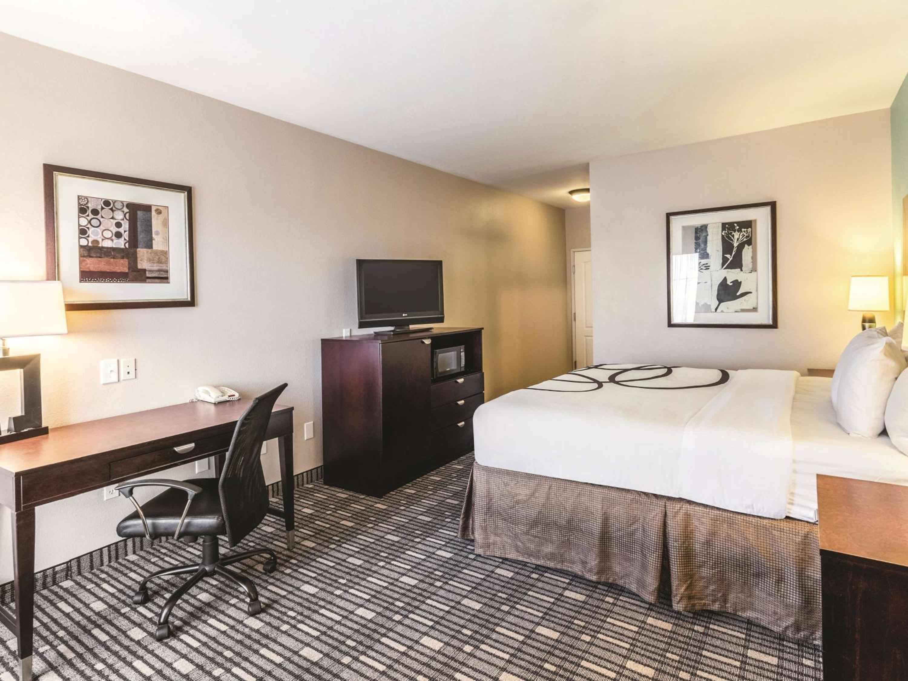 King Room with City View - Non-Smoking - Photo 7