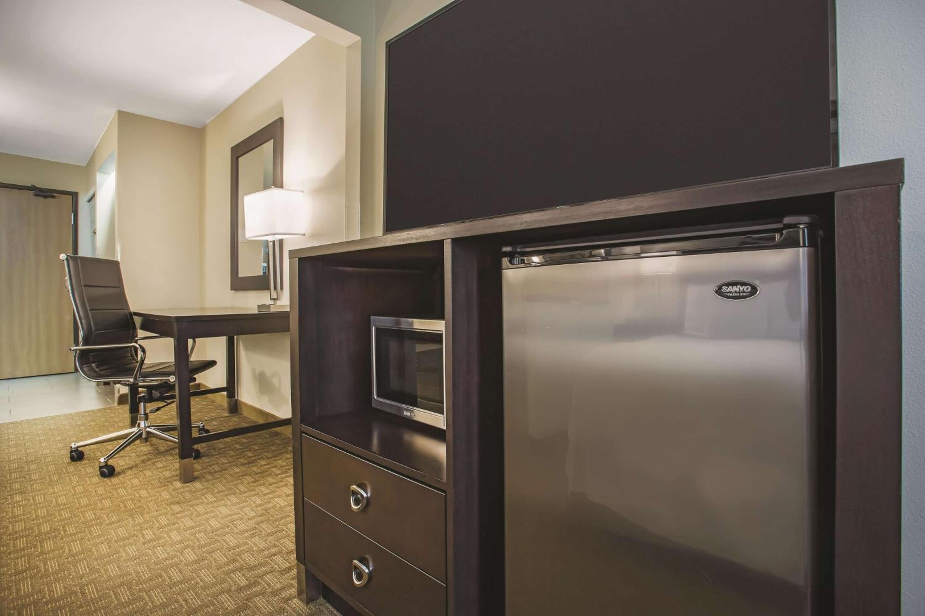 King Suite - Photo 3