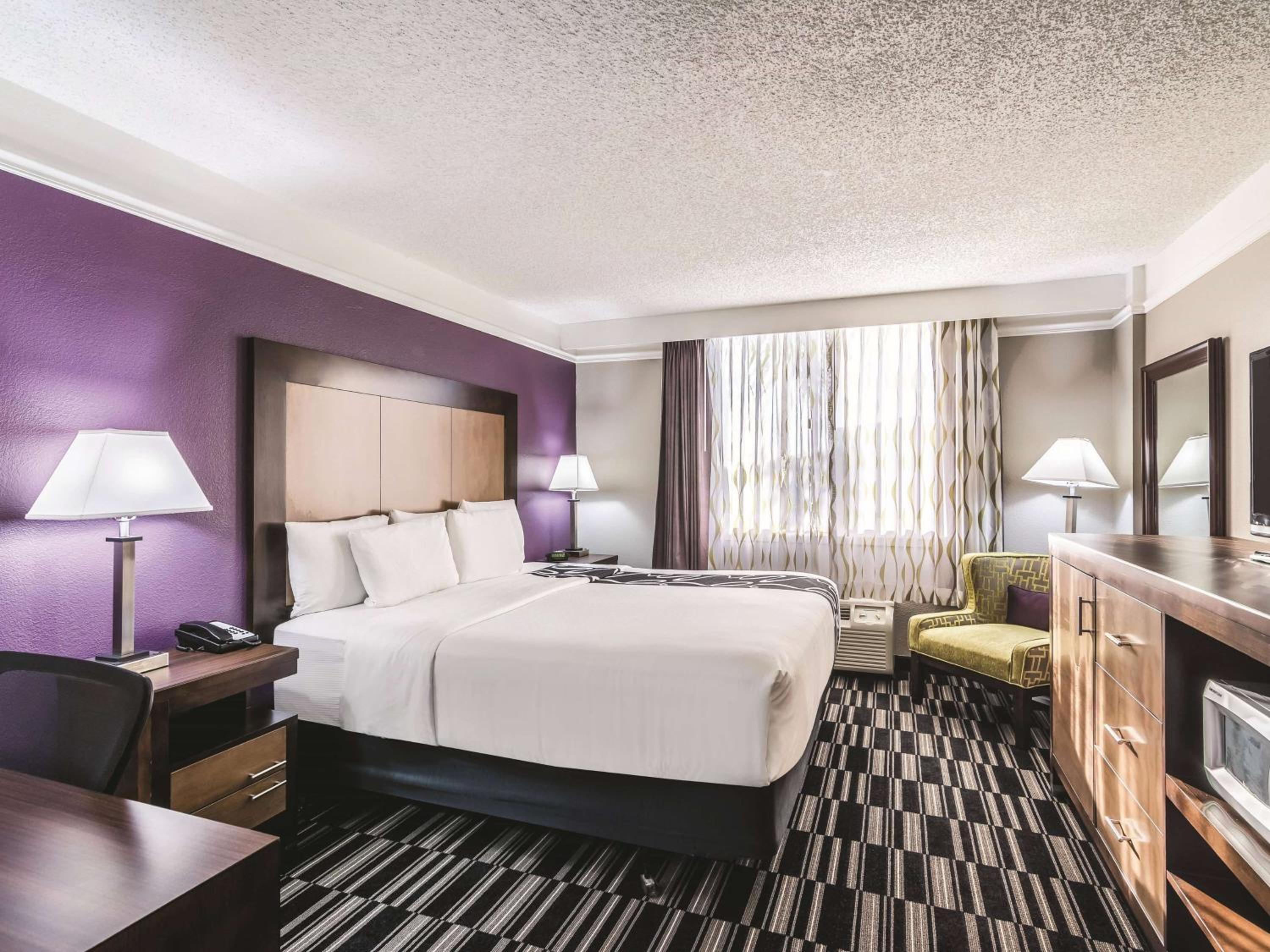King Room - Non-Smoking - Photo 1