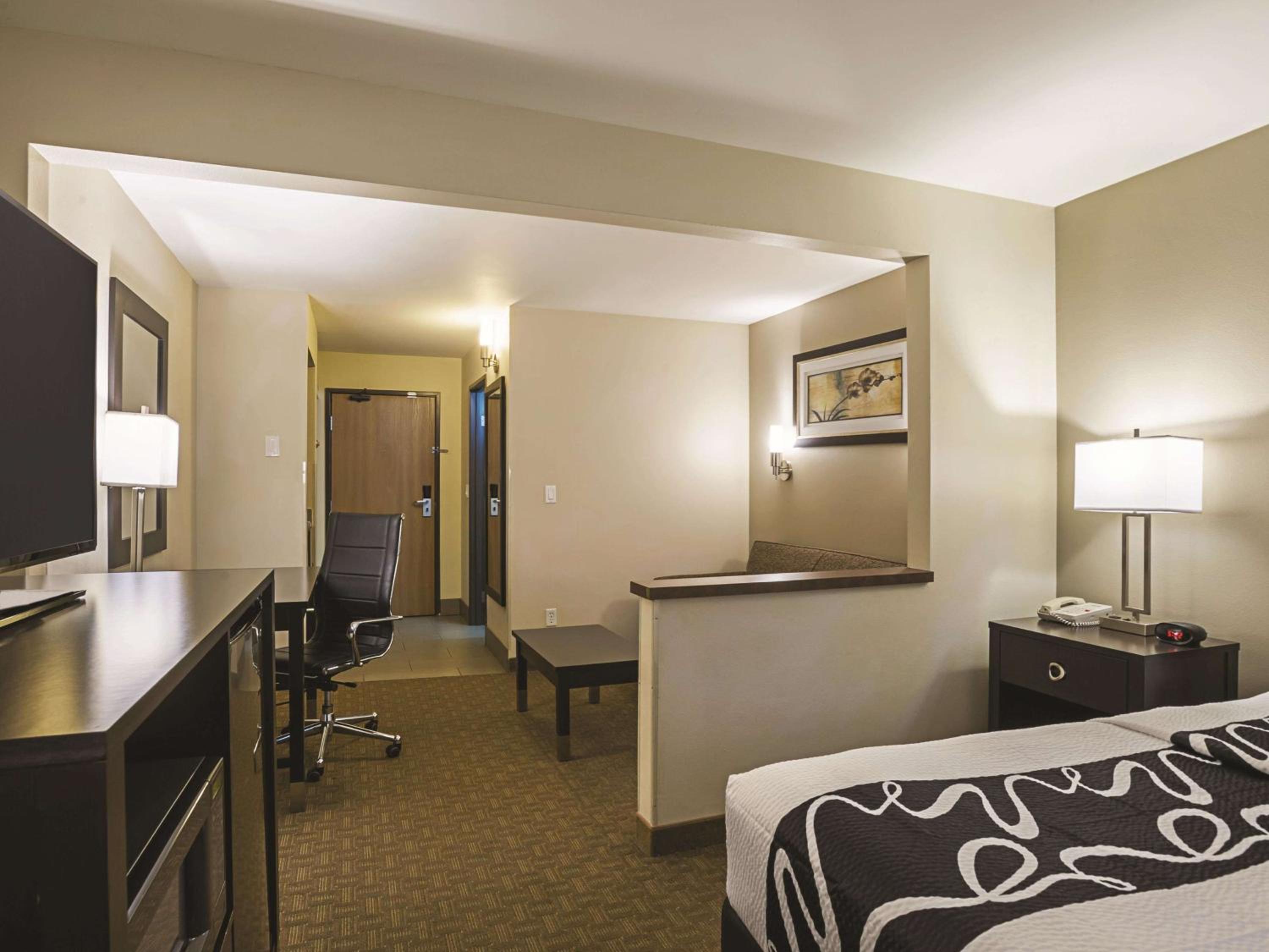 King Suite - Photo 2