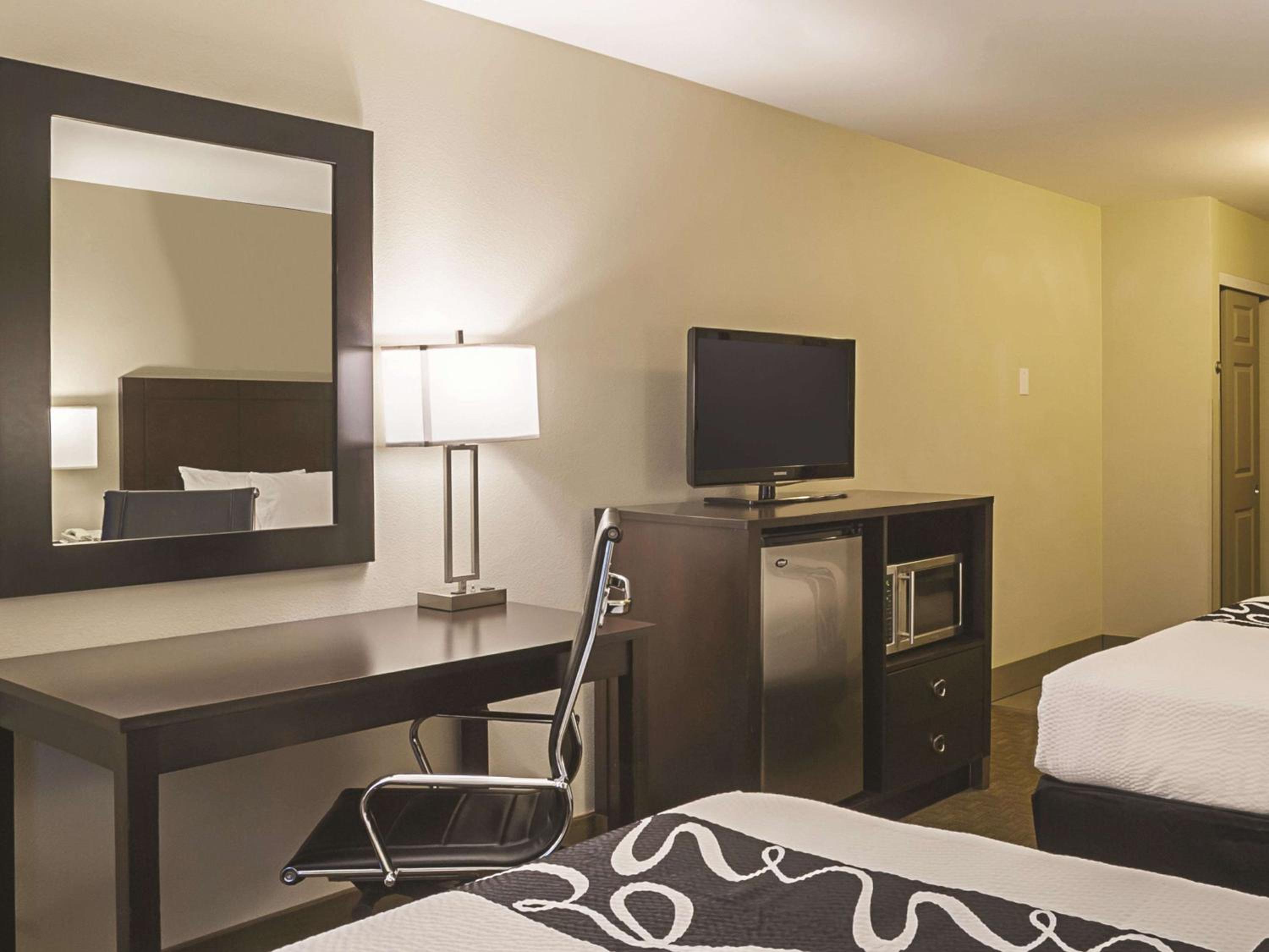 Queen Room with Two Queen Beds - Mobility Access - Photo 2