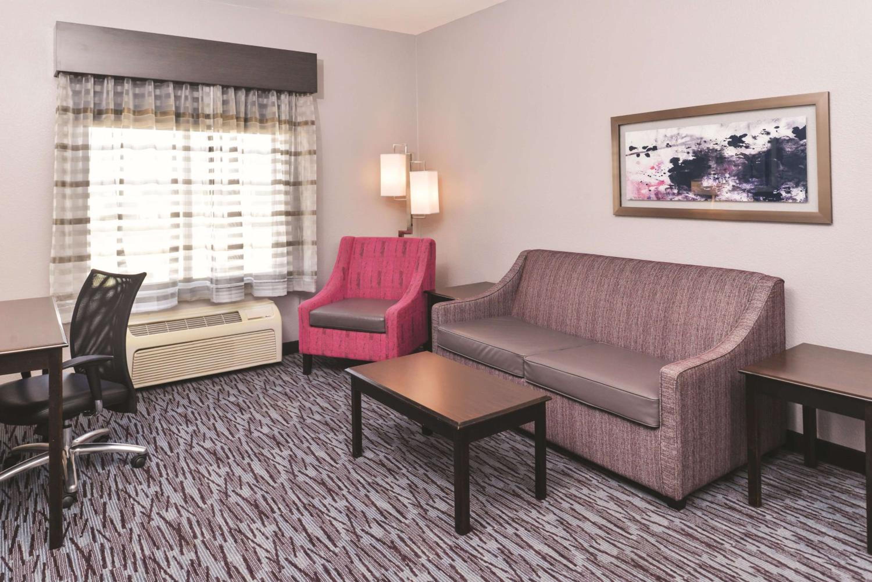 King Suite - Photo 8