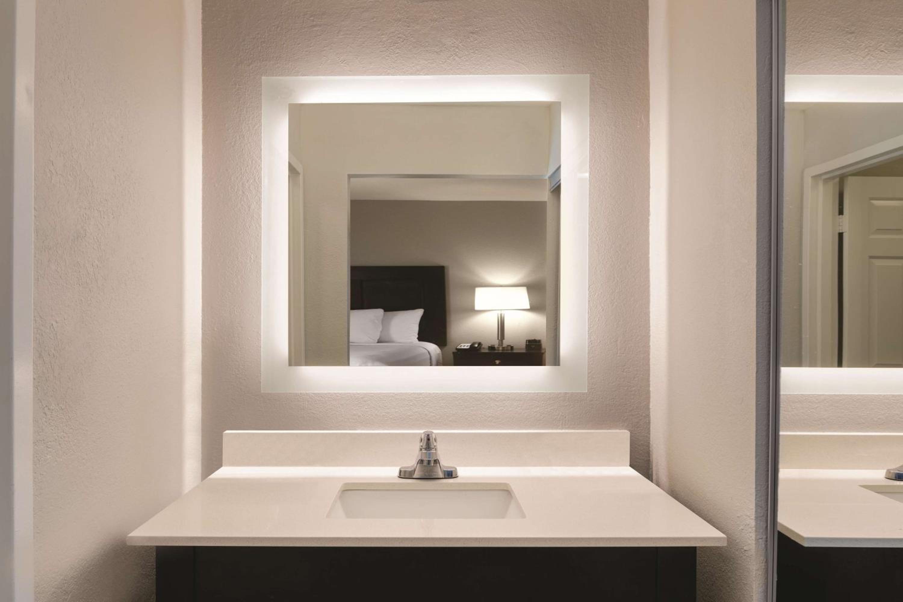 Executive King Room - Photo 2